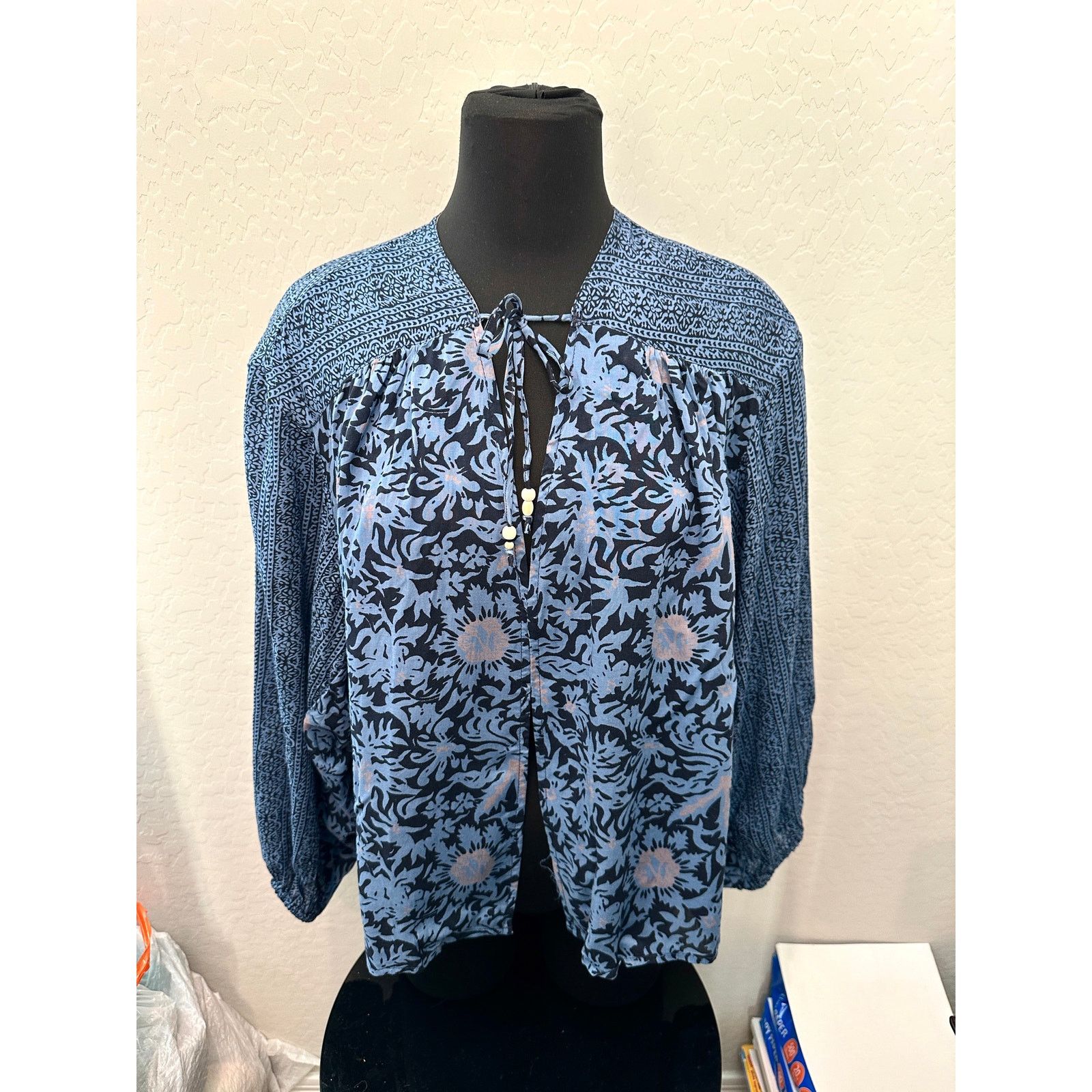 Free People FREE PEOPLE | Blue Boho Floral Peasant Oversized Open Blouse Size M / US 6-8 / IT 42-44 - 2 Thumbnail