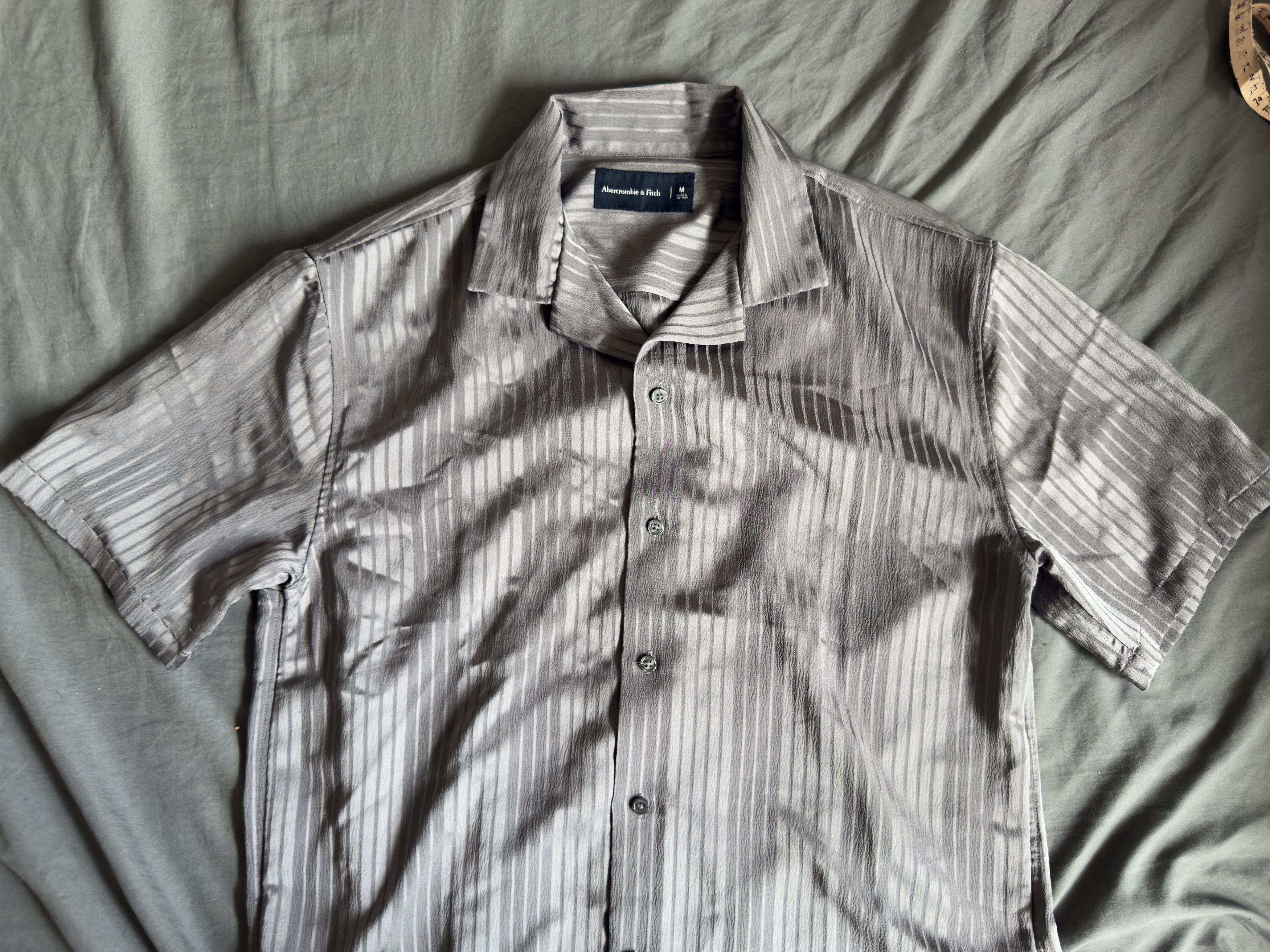 Abercrombie & Fitch Abercrombie & Fitch Camp Collar Button-Up Shirt med $75 Size US M / EU 48-50 / 2 - 2 Thumbnail