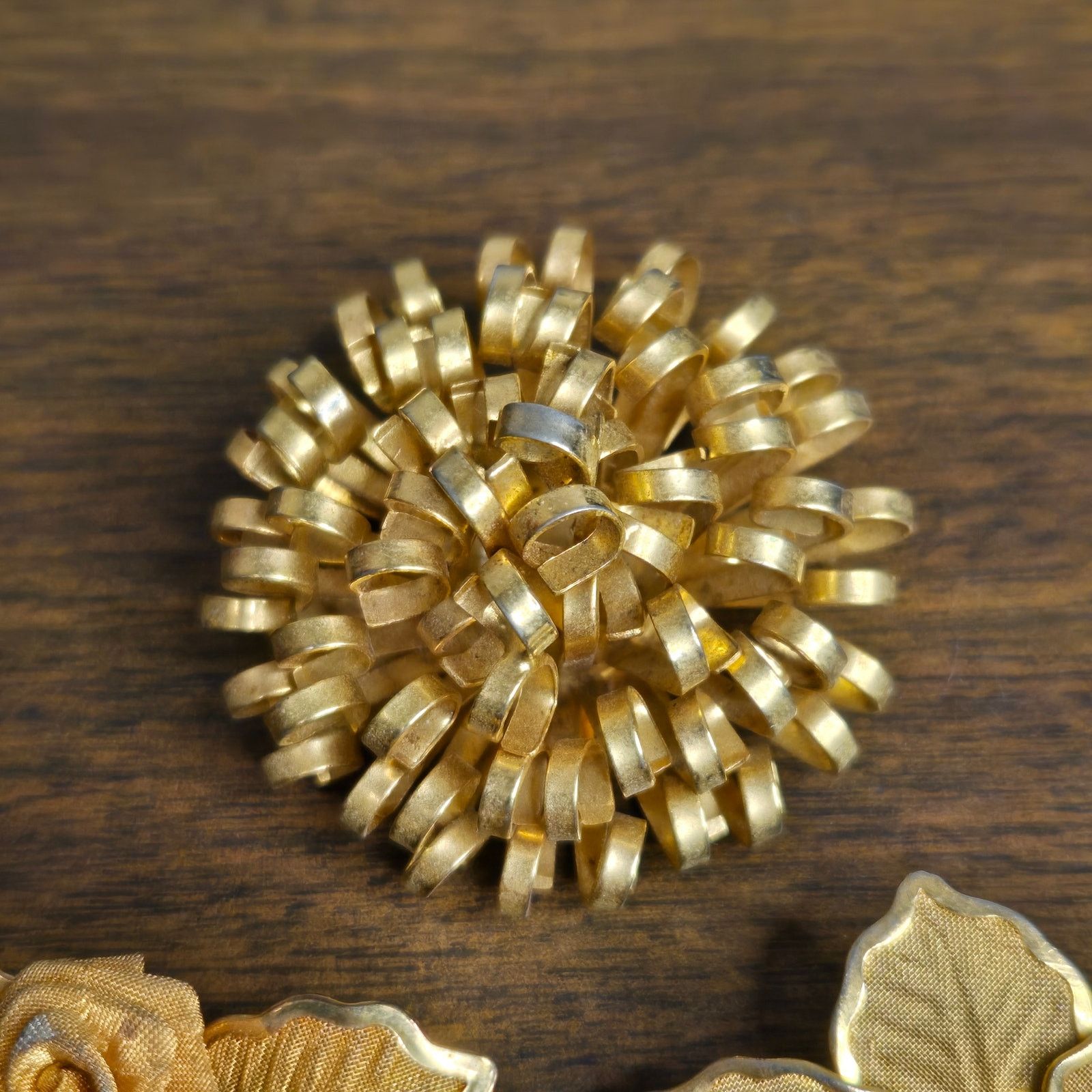Vintage Vintage Crown Trifari Style Gold Tone Flower Brooch Set Size ONE SIZE - 5 Thumbnail