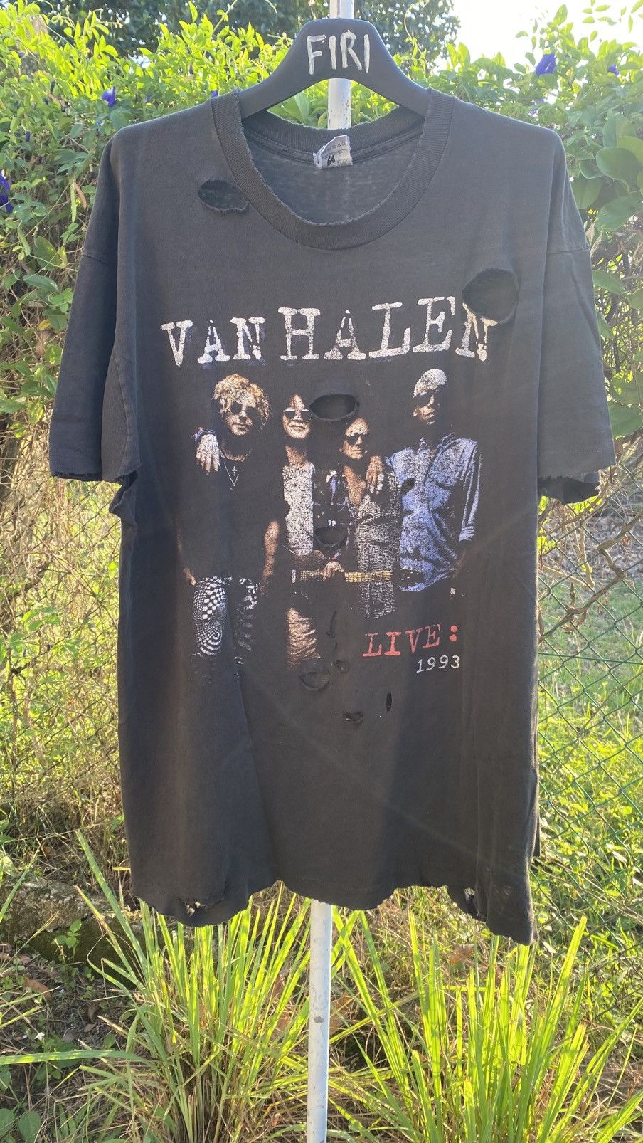 Band Tees Thrashed Vintage Van Halen World Tour Live 1993 Size US XL / EU 56 / 4 - 1 Thumbnail