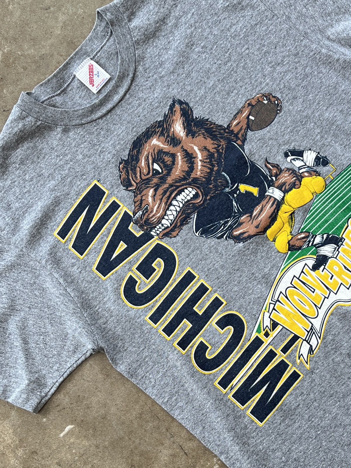 NCAA Vintage 80s NCAA Michigan Wolverines Football Tee Large Size US L / EU 52-54 / 3 - 1 Thumbnail