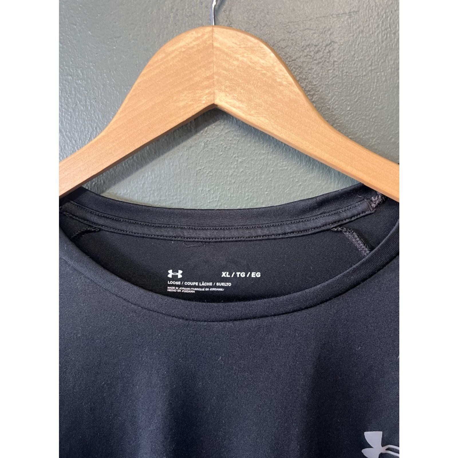 Under Armour Under Armour Womens Black Long Sleeve Pullover T-shirt XL - Regular Fit, Casual Activewear, Pullover, Size XL, Size Type Regular, Women, Black Size XL / US 12-14 / IT 48-50 - 3 Thumbnail