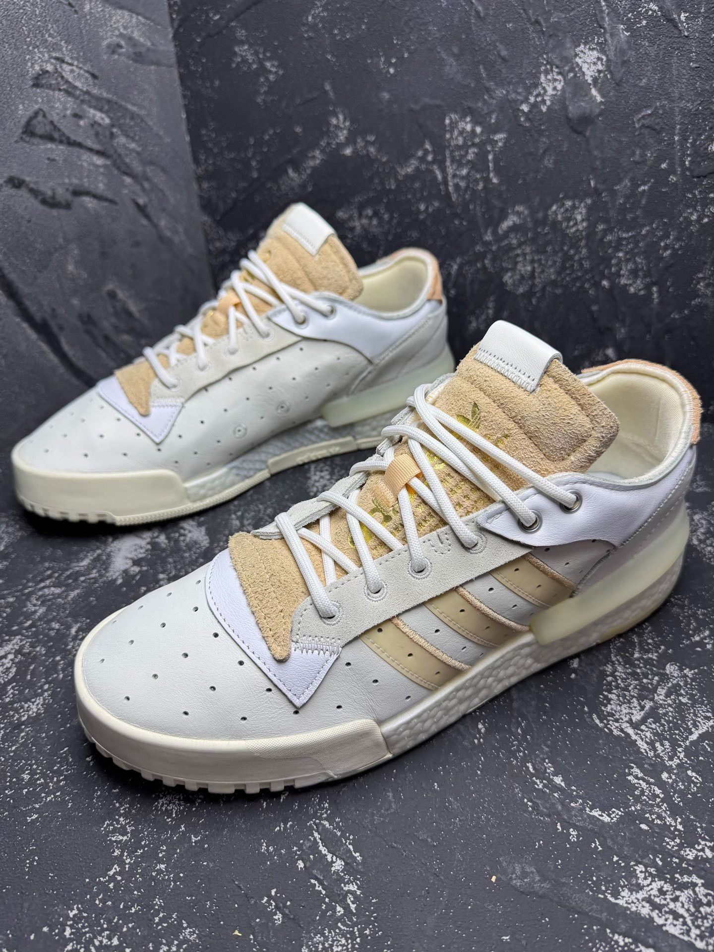 Adidas Adidas Pink Lowtop Sneakers 11 Men Size US 11 / EU 44 - 1 Thumbnail
