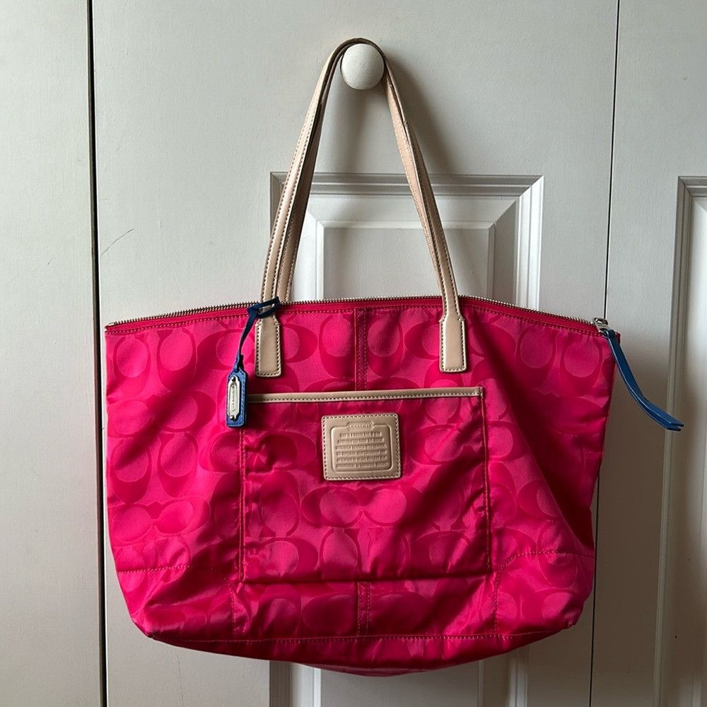 Coach Coach Pink Shoulder Bag w/ Leather Handles, Zipper Closure Size ONE SIZE - 1 Thumbnail