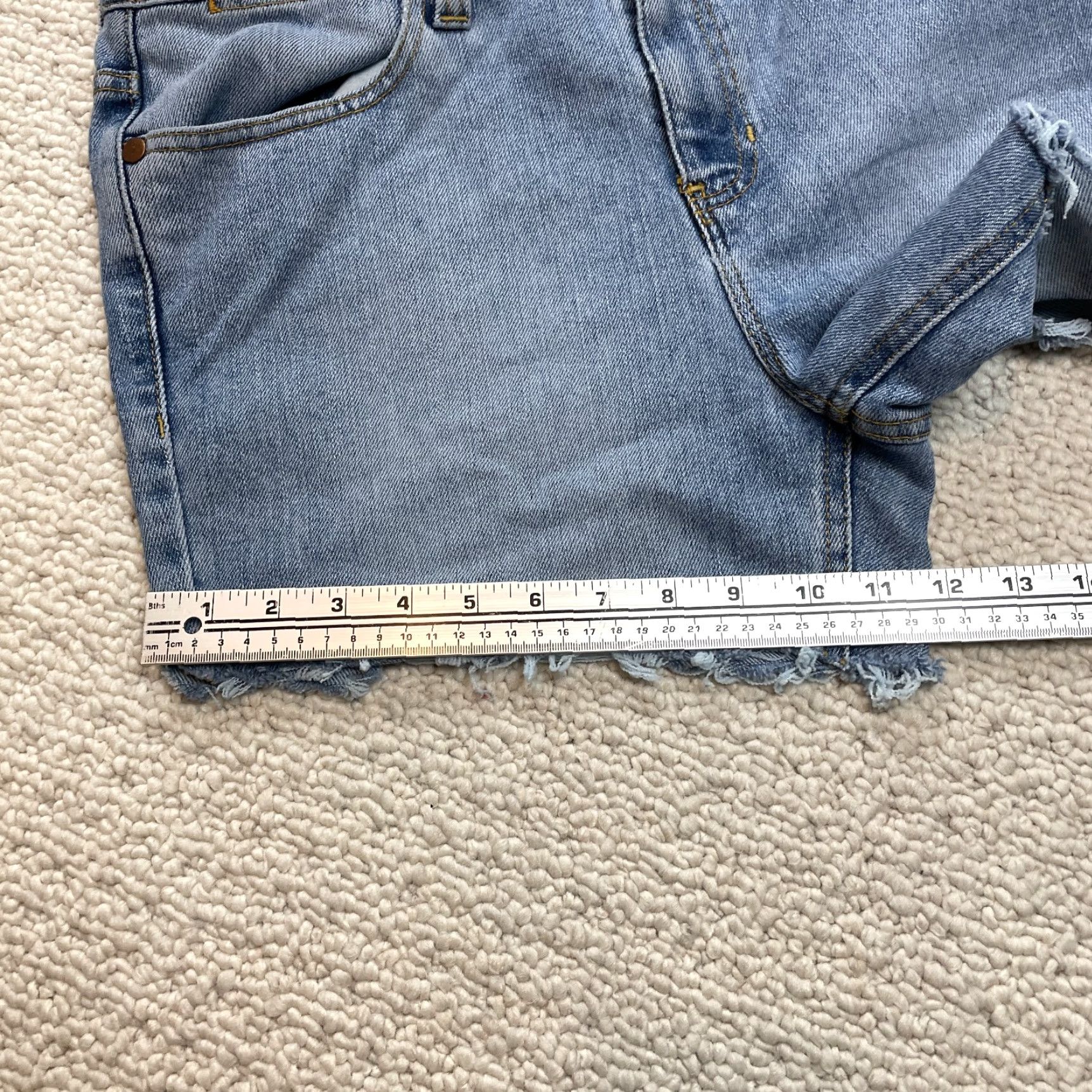 Tommy Hilfiger VINTAGE Tommy Hilfiger Jeans Shorts Womens 12 Hipster Blue Denim Medium Wash Cutoff Size 34" / US 12 / IT 48 - 2 Thumbnail