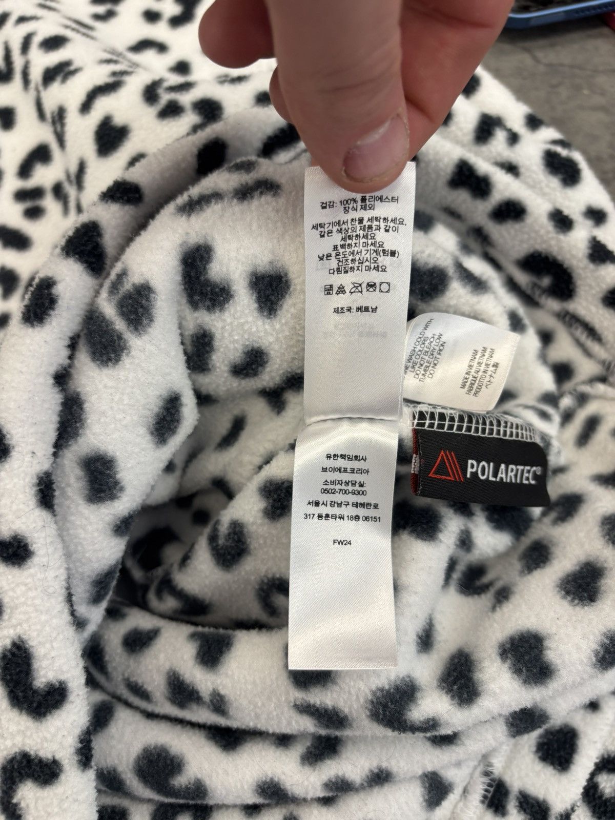 Supreme Supreme x Polar Tech Snow Leopard Size US L / EU 52-54 / 3 - 12 Thumbnail