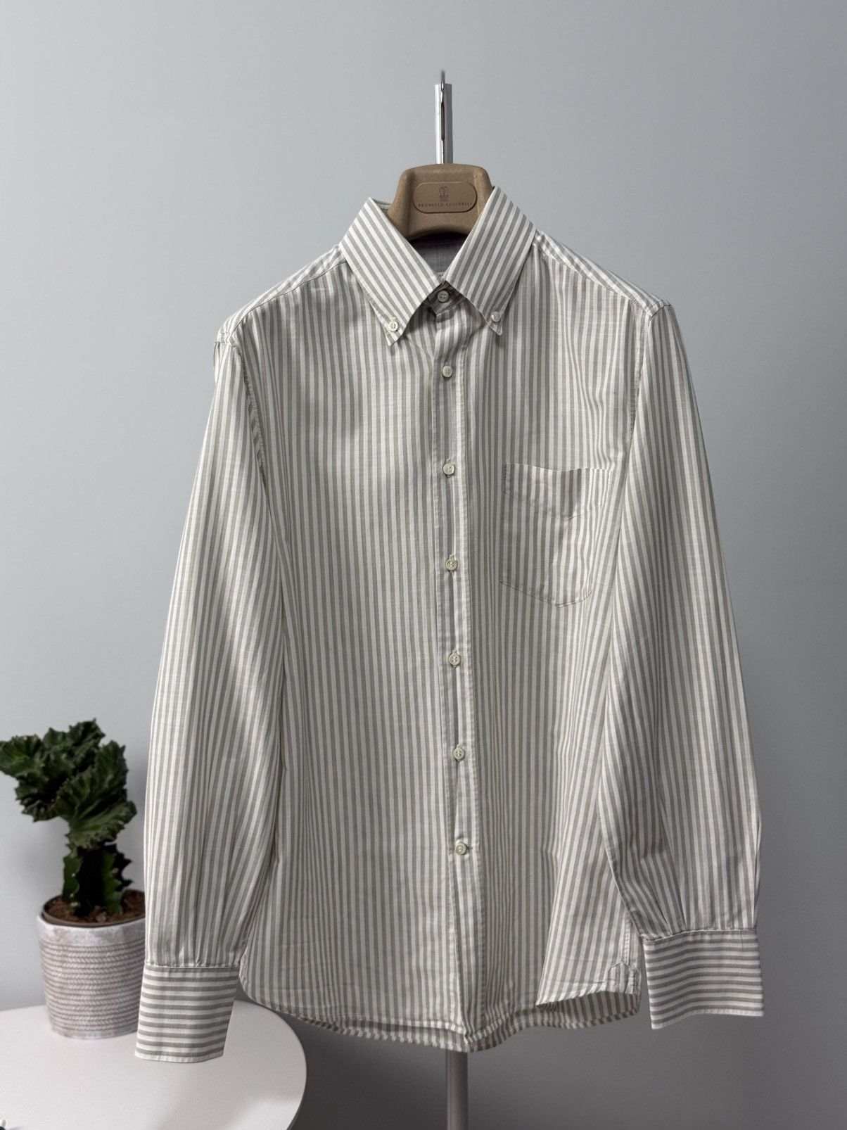 Brunello Cucinelli Brunello Cucinelli Grey White Stripe Button-Down Shirt Size US S / EU 44-46 / 1 - 2 Thumbnail