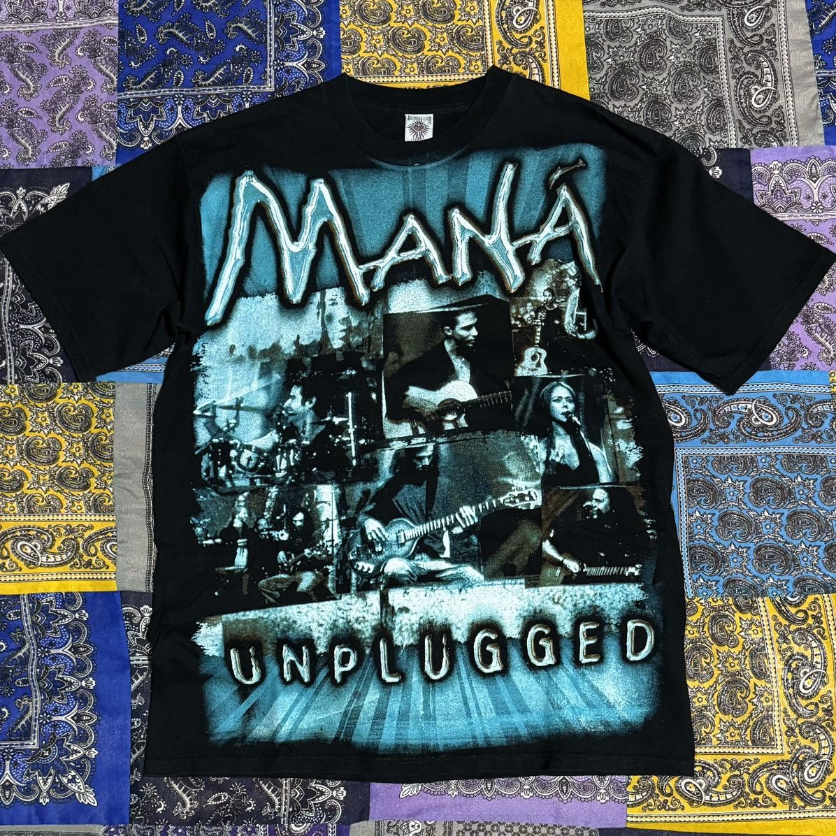 Resurreccion vintage tee Maná AOP