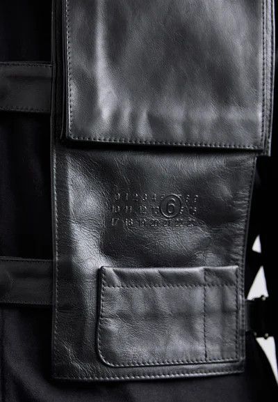 Maison Margiela o1mle0226 MM6 Utility Bag Vest in Black Size US S / EU 44-46 / 1 - 6 Thumbnail