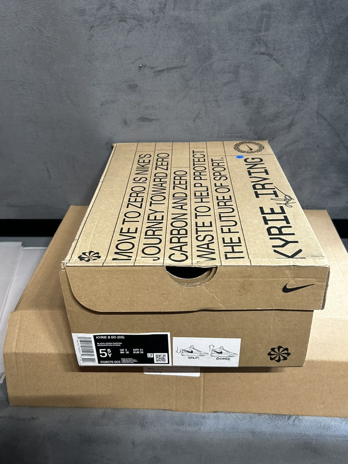 Nike Nike Kyrie 8 Go (GS) Black/Lemon Chiffon New in Box Size US 5.5 / EU 38 - 11 Thumbnail