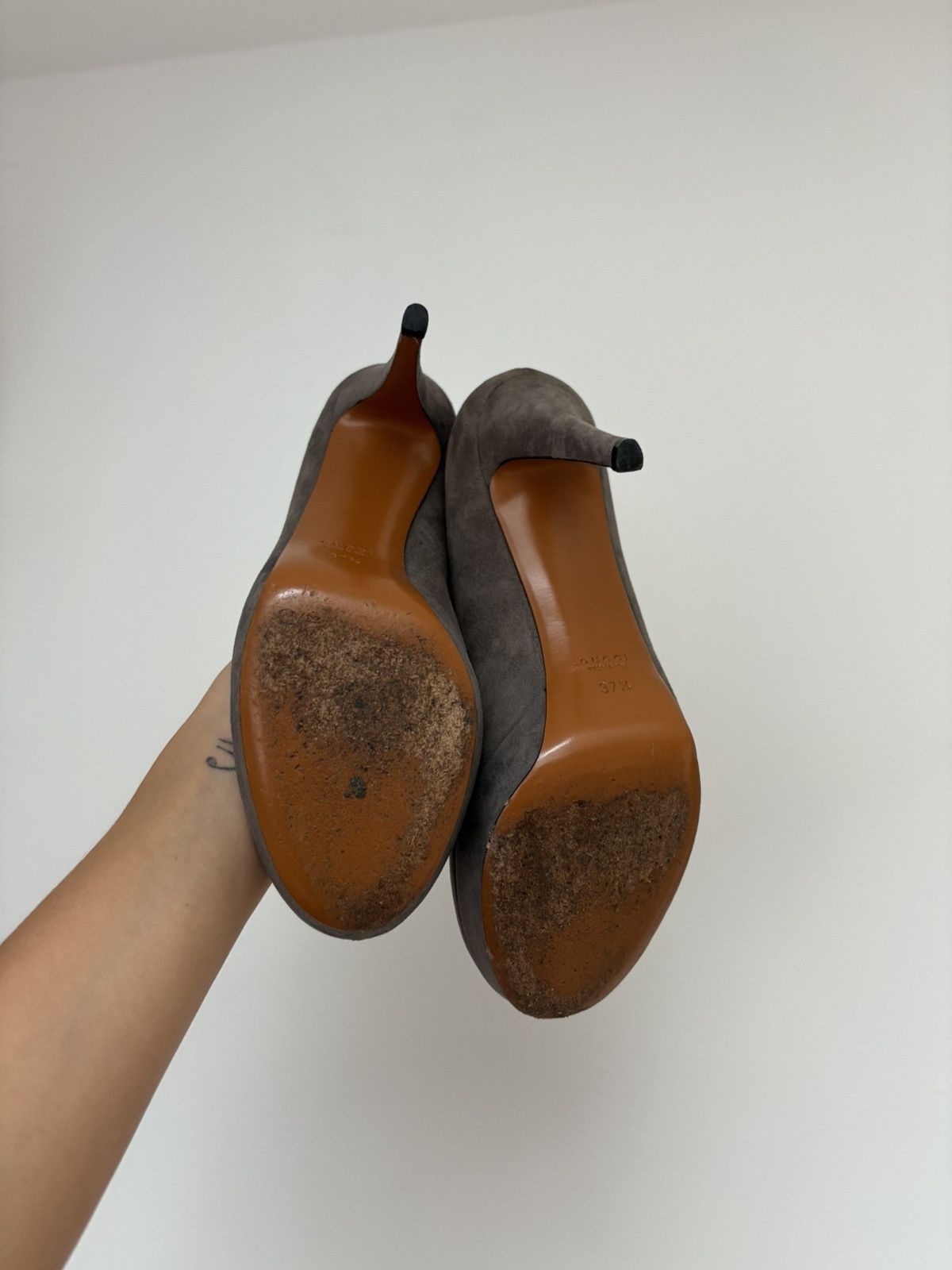 Gucci Gucci Scarlet Taupe Suede Platform Pumps Size US 7.5 / IT 37.5 - 8 Thumbnail