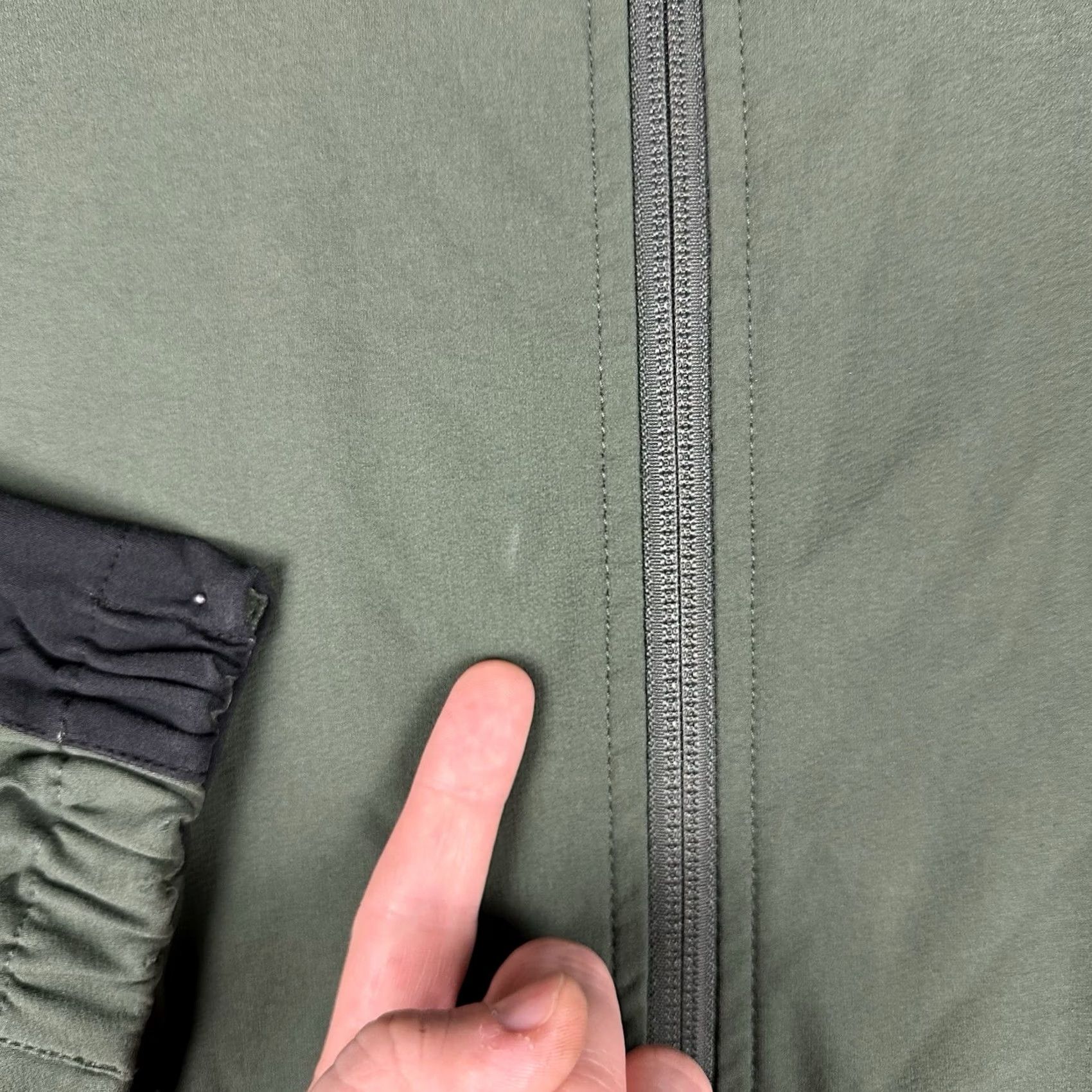 The North Face The North Face Apex Jacket Mens Small Green Softshell Windbreaker Regular Size- Small Green Windbreaker Logo Zip -Mens Size US S / EU 44-46 / 1 - 7 Thumbnail