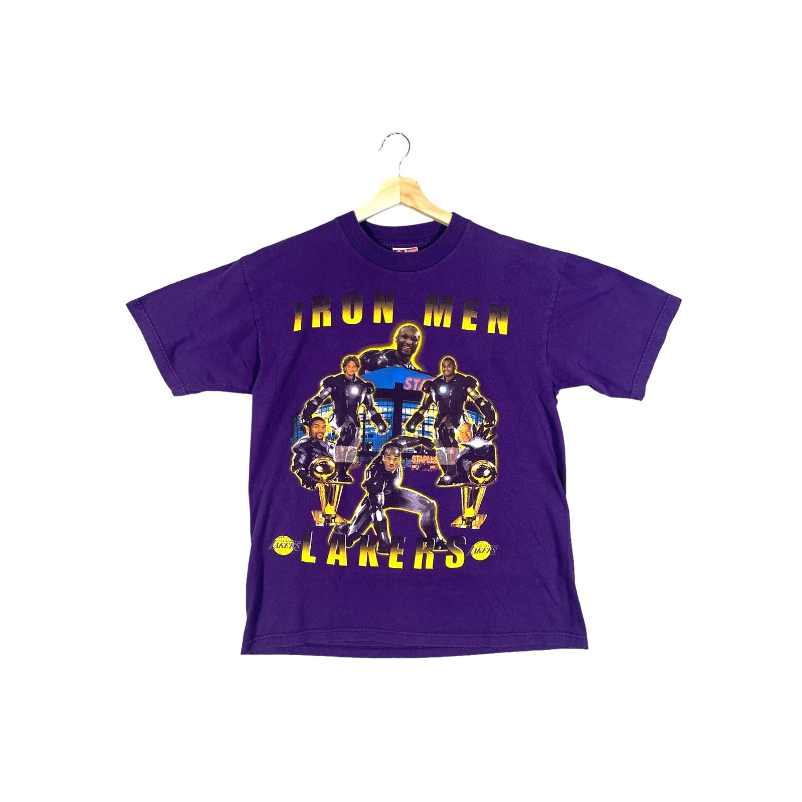 NBA × Vintage 2000's Los Angeles Lakers "Iron Men" T-Shirt Size US L / EU 52-54 / 3 - 1 Thumbnail