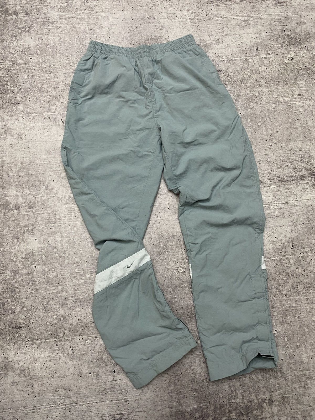 Nike × Vintage NIKE VINTAGE NYLON SWEATPANTS Size US 31 - 2 Thumbnail