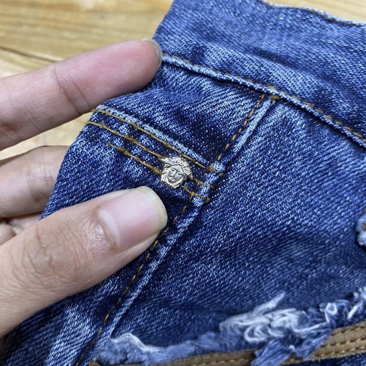 Versace Archival Versace Y2K Frayed Pocket Distressed Jeans Blue Size US 29 - 12 Thumbnail