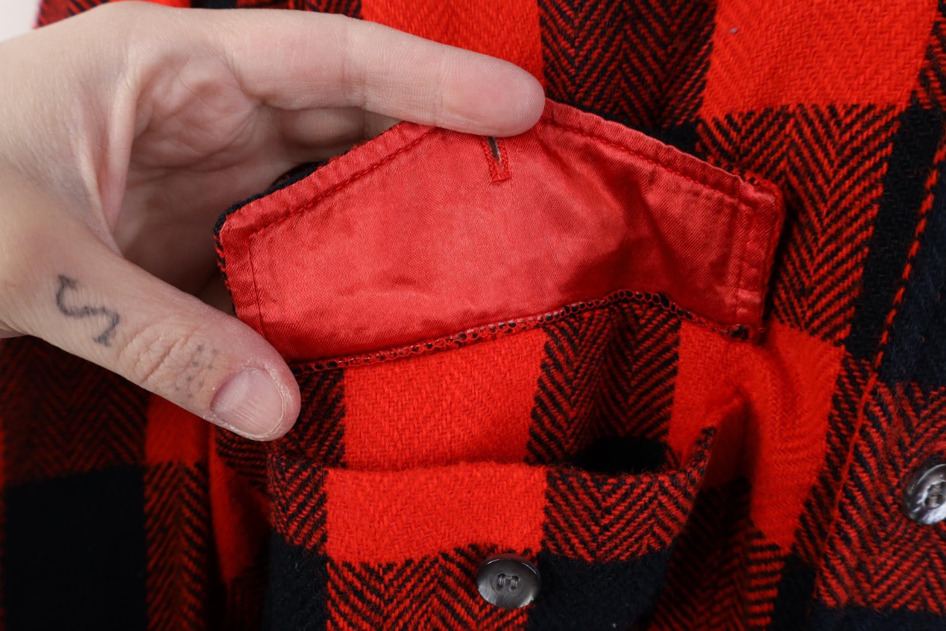 Vintage Vintage 70s Streetwear Plaid Knit Board Button Shirt Red Size US S / EU 44-46 / 1 - 4 Thumbnail