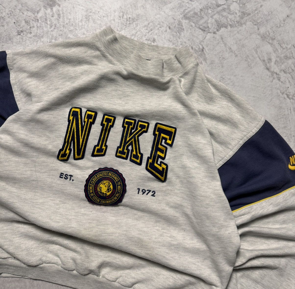 Nike × Vintage 90s Nike Vintage Big Logo Oversize Sweatshirt Crewneck Size US M / EU 48-50 / 2 - 2 Thumbnail