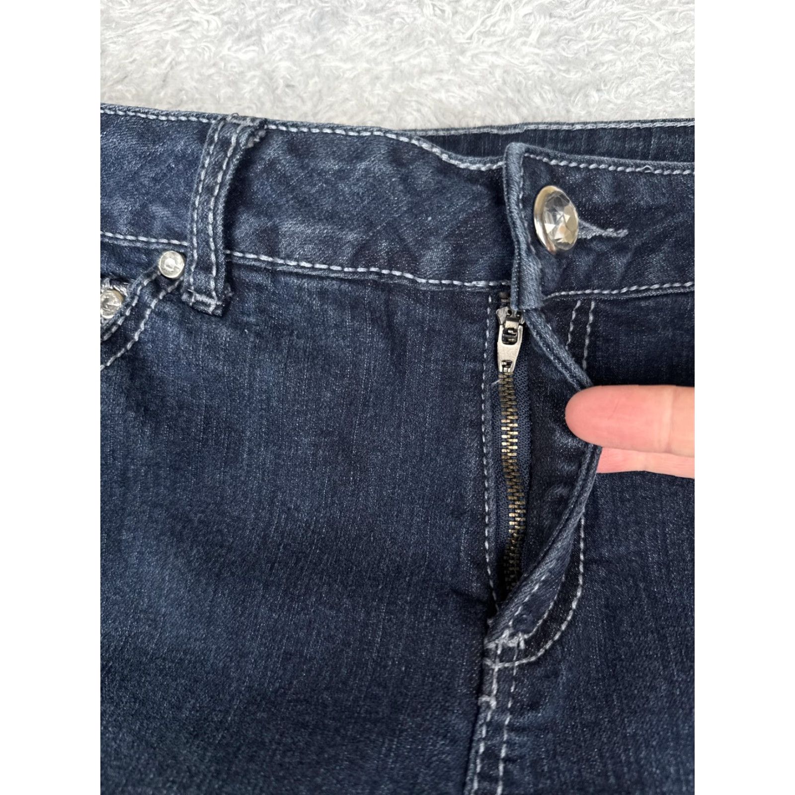 Vintage Passports Jeans Womens 8 Blue Straight Leg Mid Rise Embroidered Rhinestone Denim Size 30" / US 8 / IT 44 - 5 Thumbnail