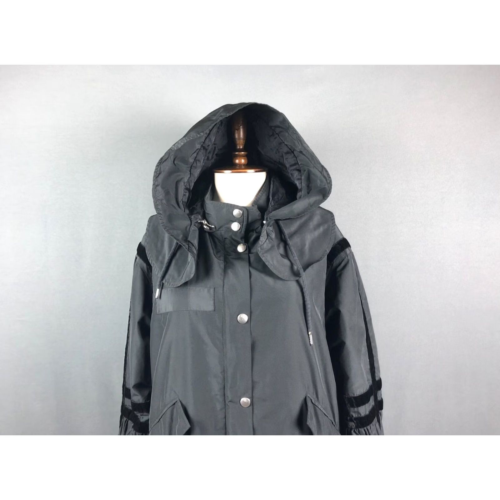 Alexander McQueen Alexander McQueen Full Zip Hooded Jacket Women Size 38 Black Polyester Snap Zip Casual Modern Classic Jacket Size XS / US 0-2 / IT 36-38 - 4 Thumbnail