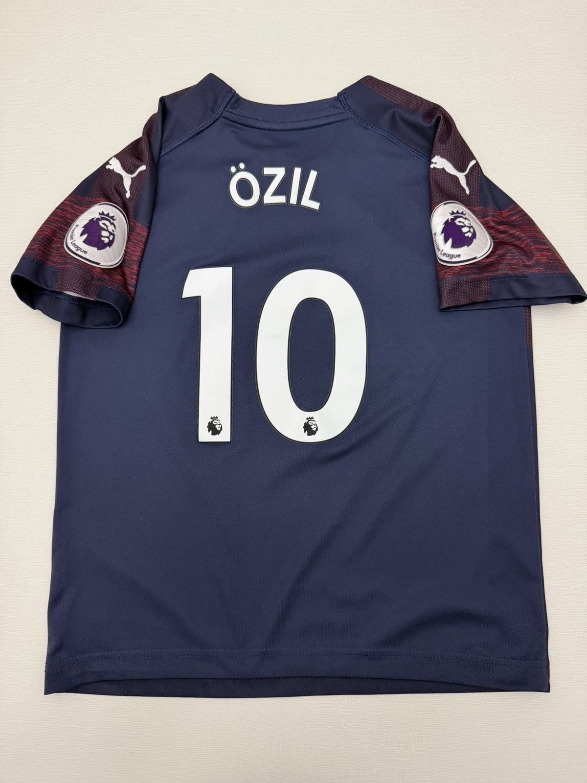 Puma ARSENAL LONDON #10 OZIL AWAY SOCCER JERSEY PUMA YOUTH LARGE Size US XS / EU 42 / 0 - 2 Thumbnail