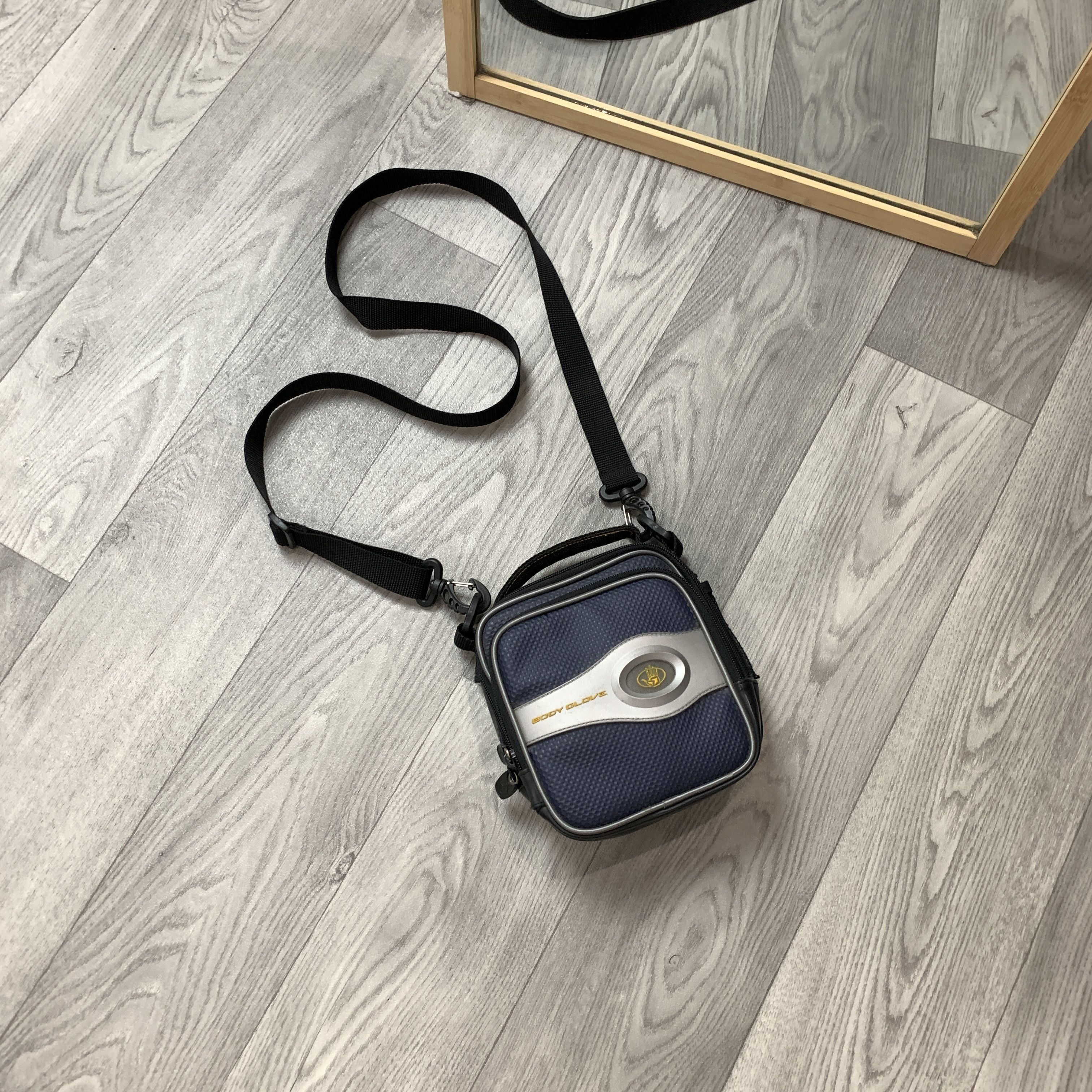 Body Glove Vintage Body Glove 00s Crossbody Gorpcore Shoulder CD Bag Size ONE SIZE - 2 Thumbnail