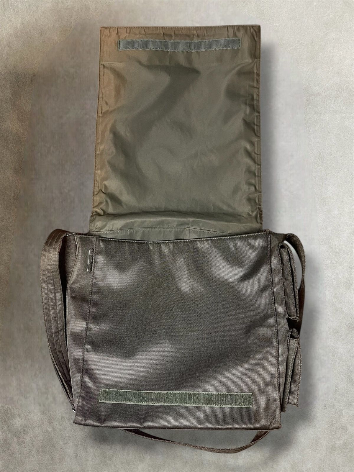 Helmut Lang 1999 Helmut Lang nylon cargo pockets crossbody messenger bag Size ONE SIZE - 10 Thumbnail