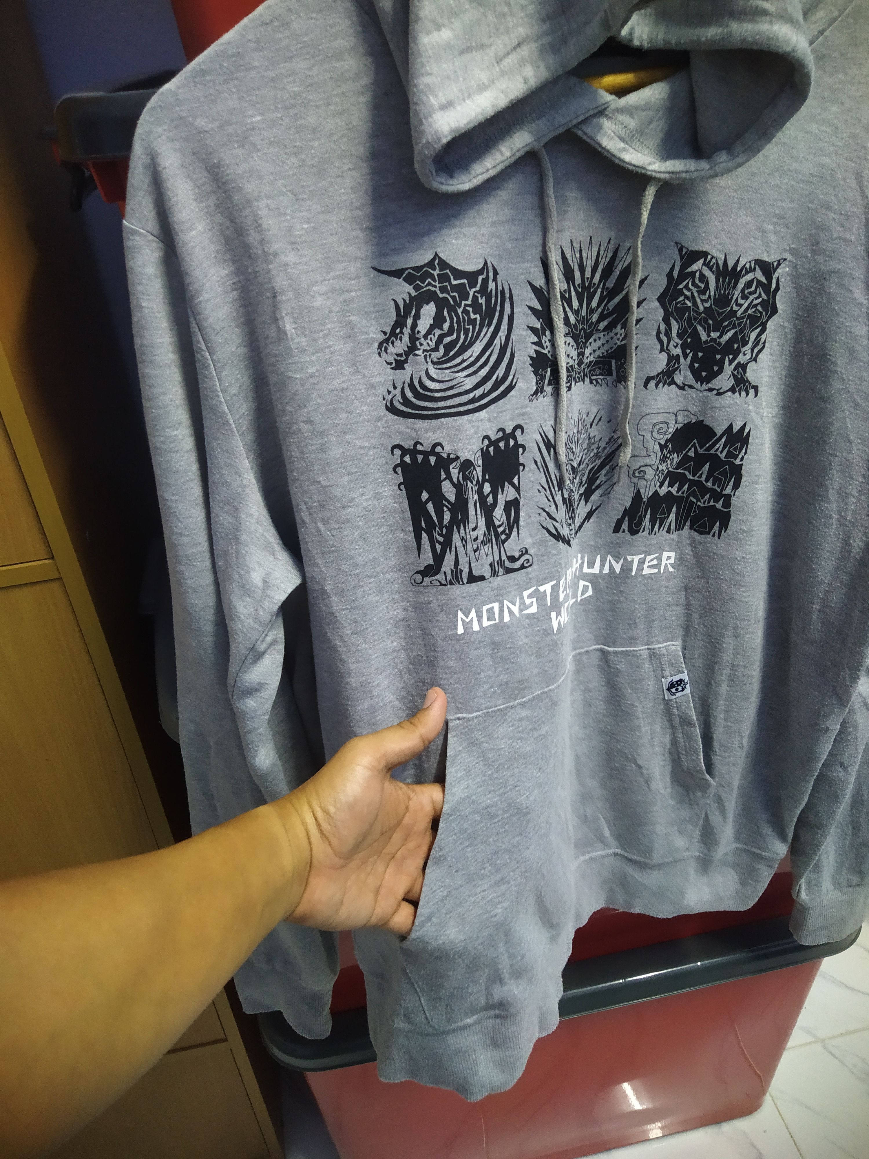 Anime Monster Hunter World Hoodie vintage Size US XL / EU 56 / 4 - 5 Thumbnail