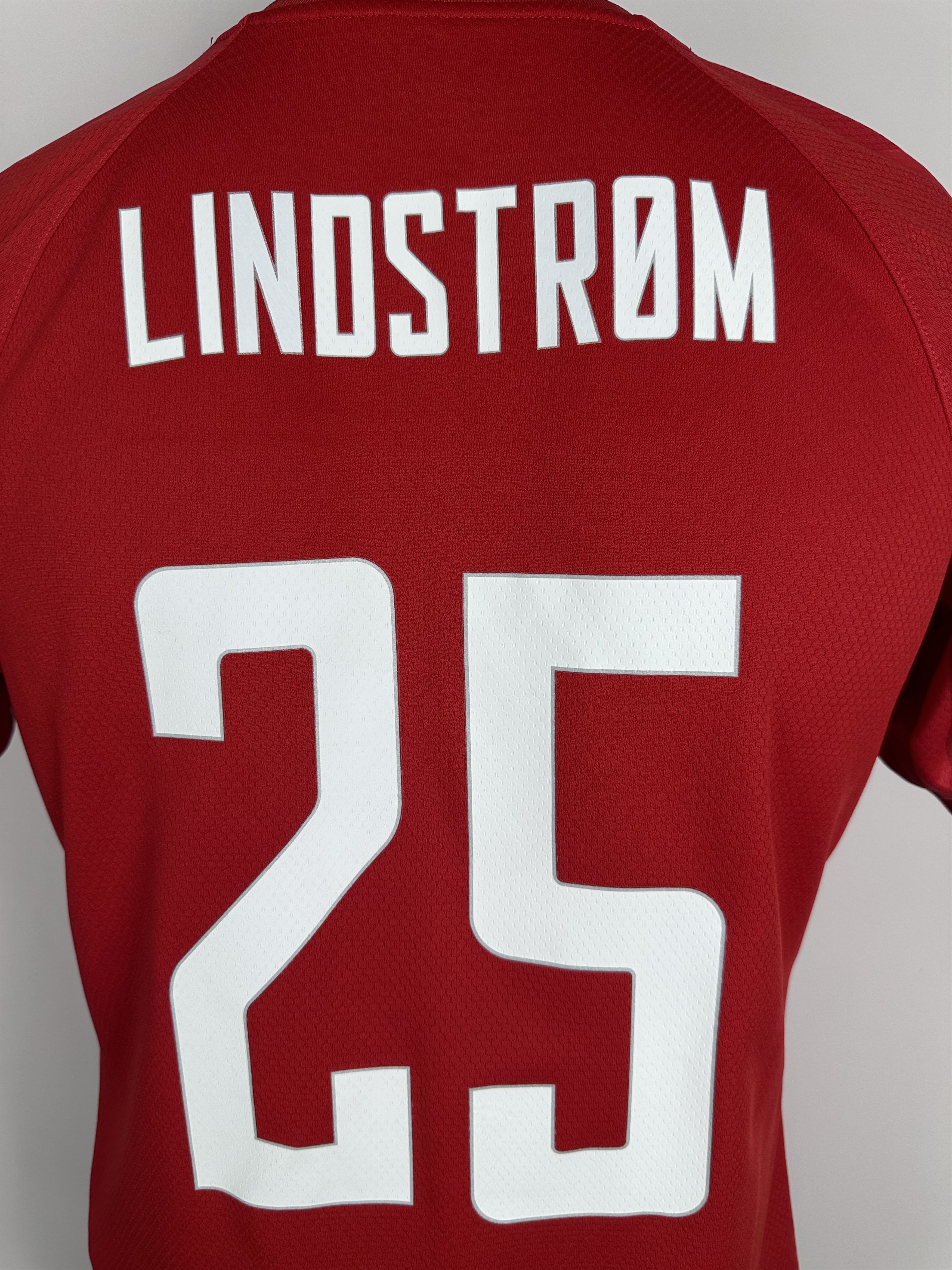 Hummel DENMARK 2022 2023 FOOTBALL SHIRT SOCCER JERSEY #25 LINDSTROM Size US S / EU 44-46 / 1 - 2 Thumbnail