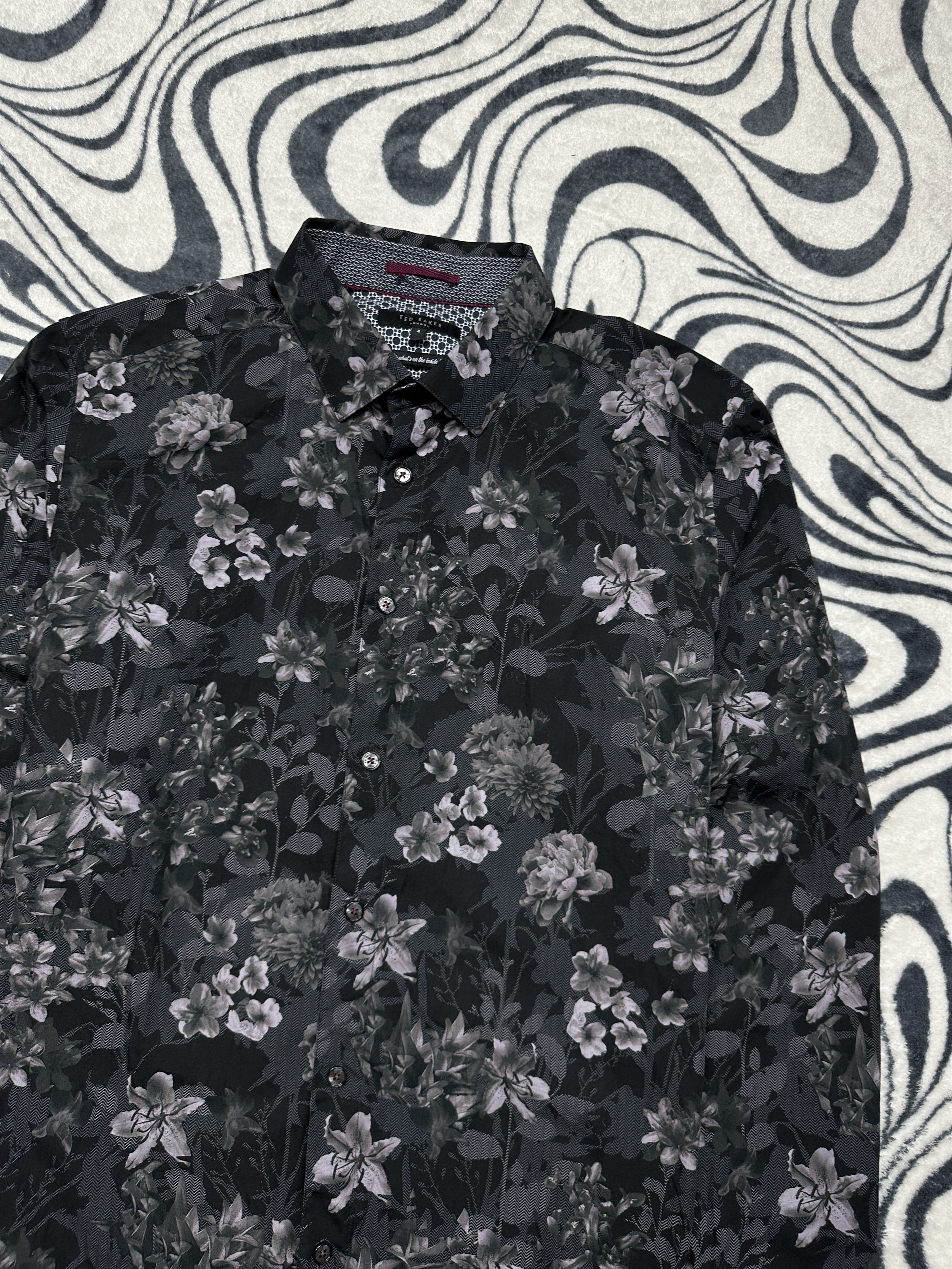 Ted Baker Ted Baker All Over Floral Print Shirt Graphic Tee Size US M / EU 48-50 / 2 - 2 Thumbnail