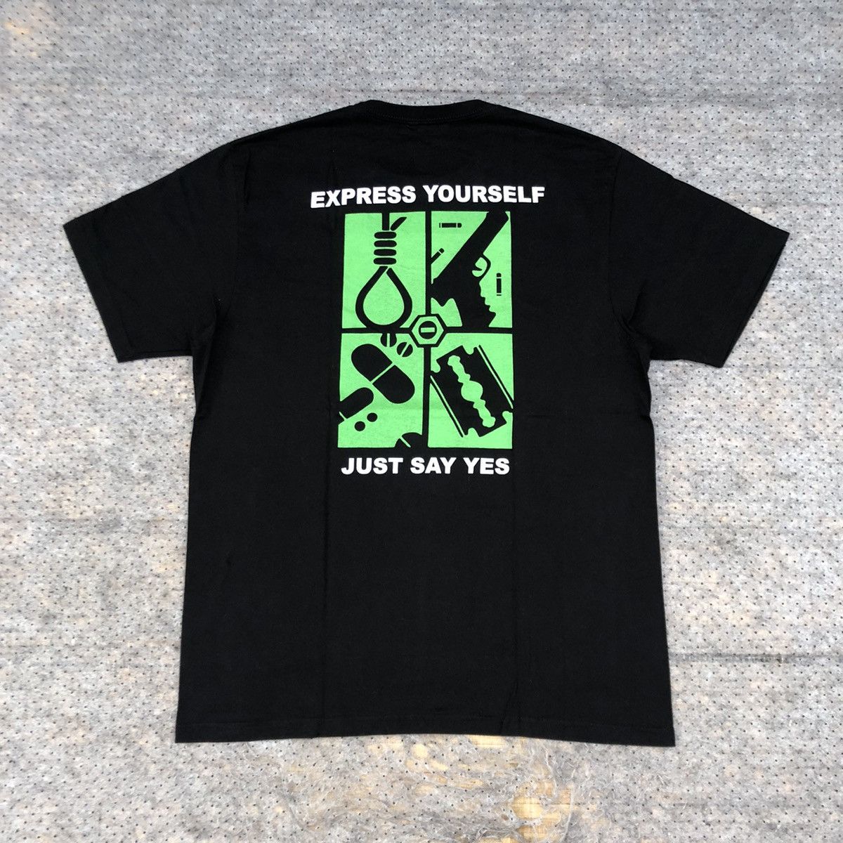 Band Tees Boot Bloody Kisses T.O.N Tshirt Size US XL / EU 56 / 4 - 5 Thumbnail