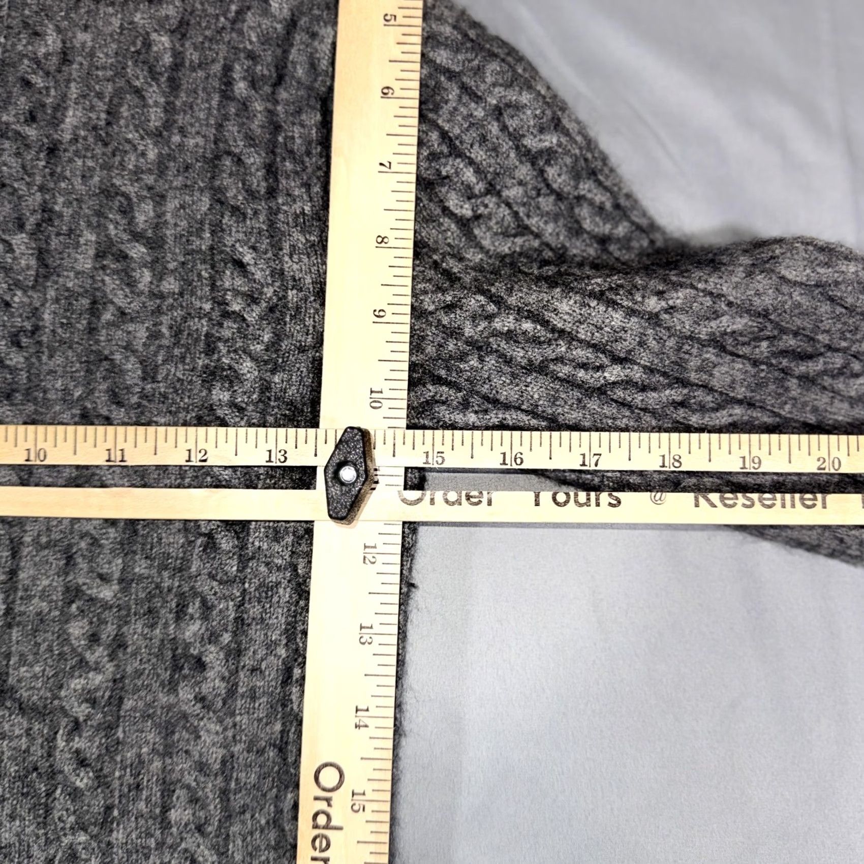 Ralph Lauren VINTAGE? (No) Actually not vintage. Lauren Ralph Lauren Sweater Womens Small Gray 100% Cashmere V Neck Cable Size S / US 4 / IT 40 - 6 Thumbnail
