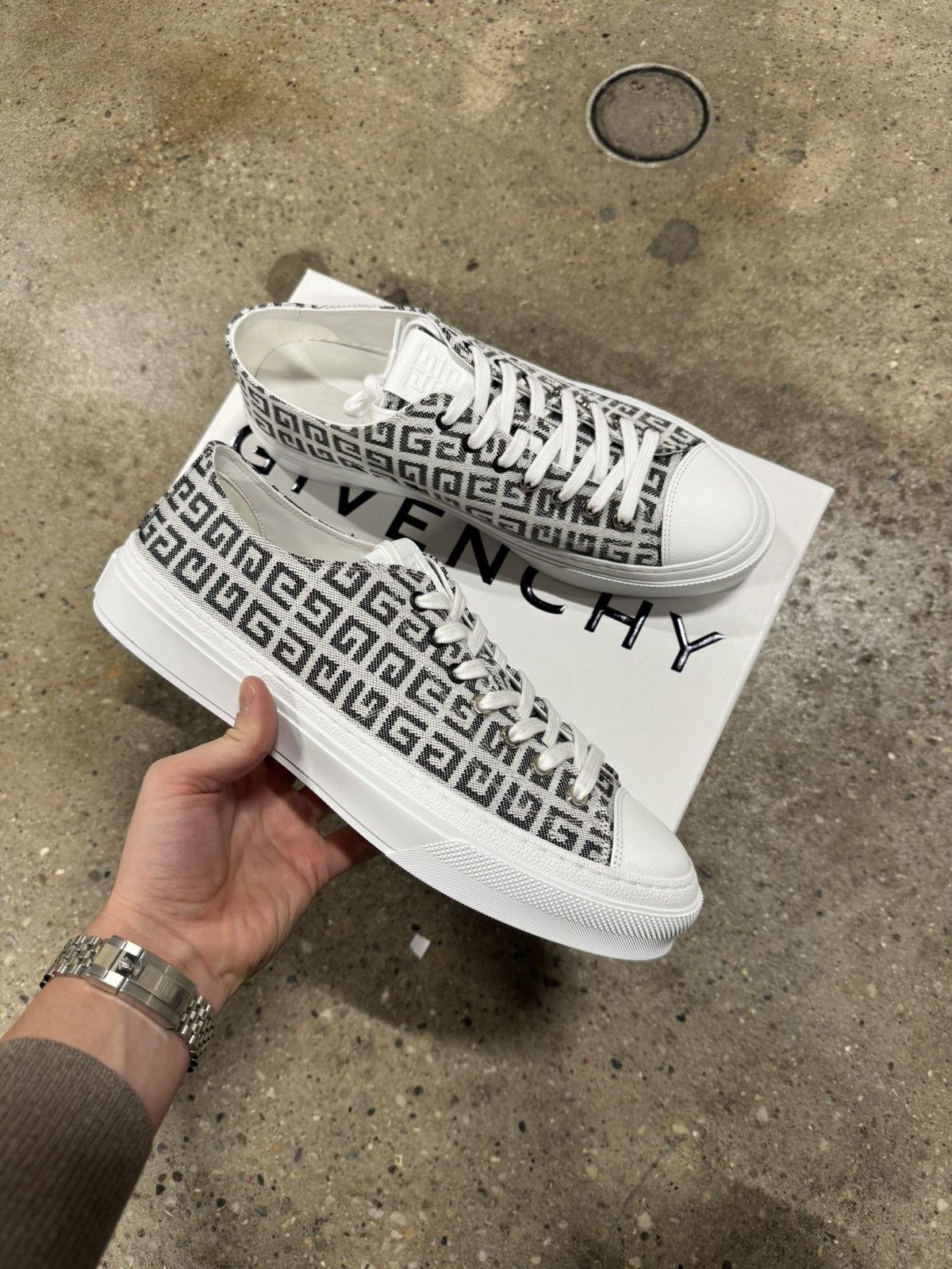 Givenchy Givenchy City 4G Low Top Sneaker NEW 750$ Size US 12 / EU 45 - 1 Thumbnail