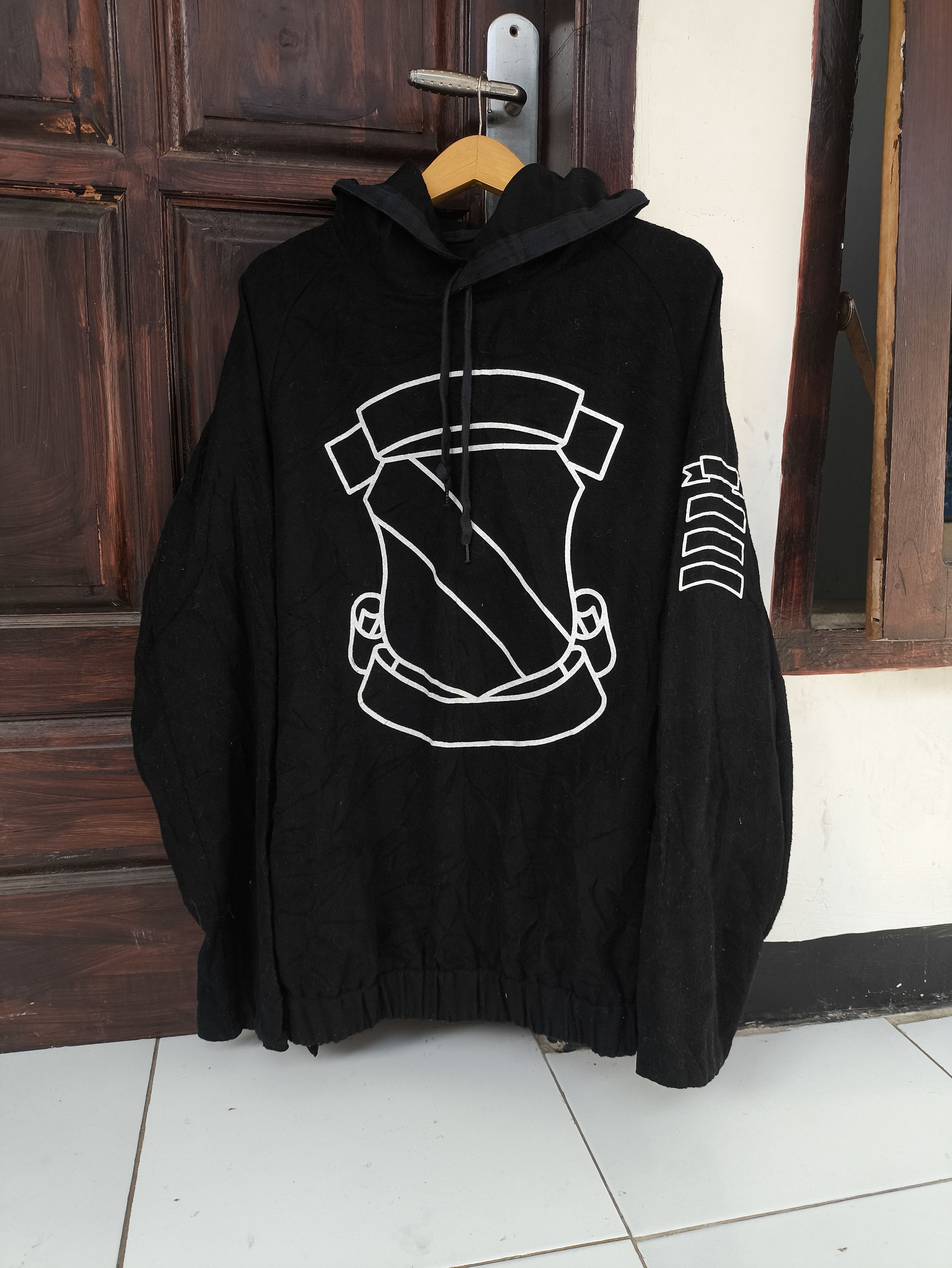 Number (N)ine number nine 01AW shield t-shirt hoodie | Grailed