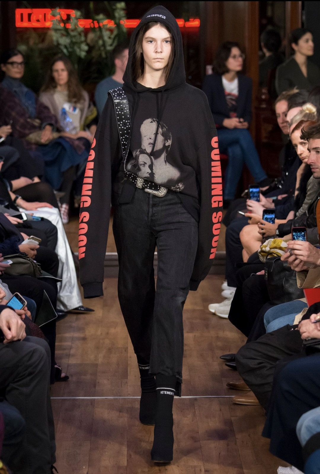 Vetements Vetements Coming Soon Titanic Hoodie Sz.L Thick Version Size US L / EU 52-54 / 3 - 2 Thumbnail