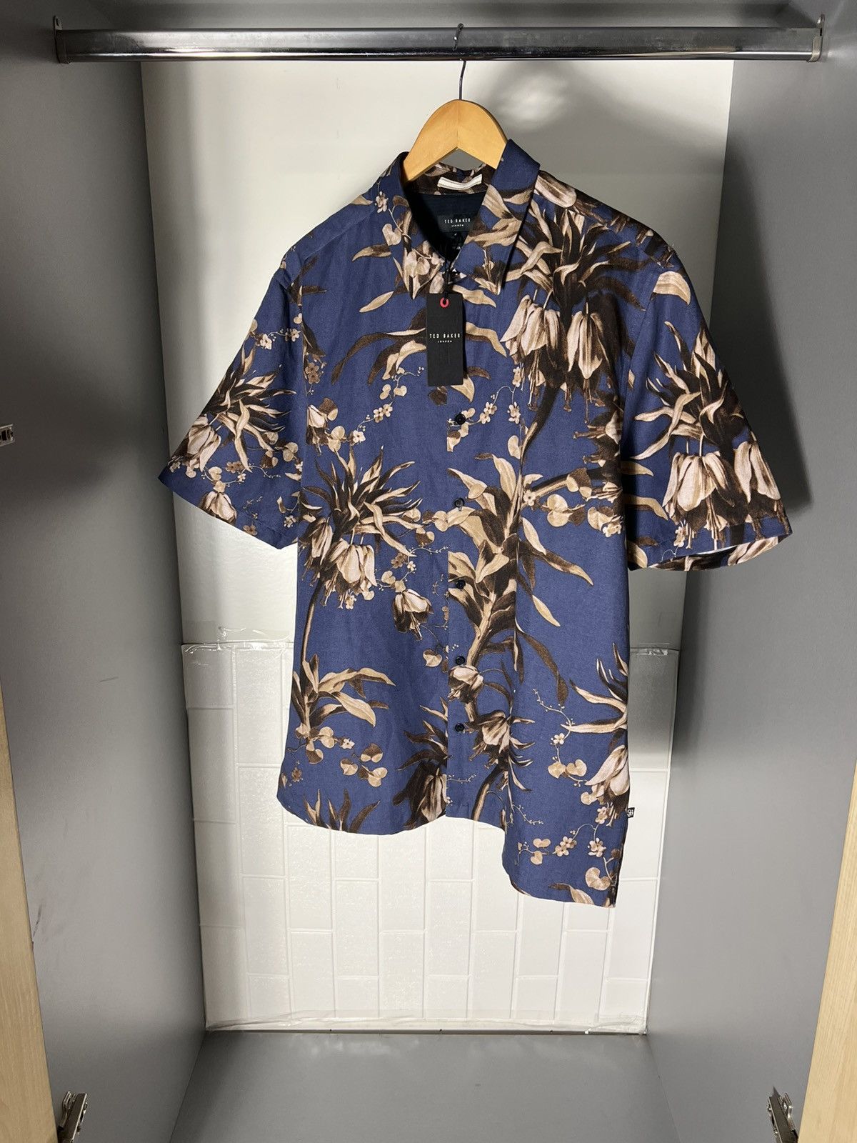 Ted Baker VINTAGE TED BAKER LONDON DESIGNER FLOWER AHIRT CASUAL Y2K Size US XXL / EU 58 / 5 - 2 Thumbnail