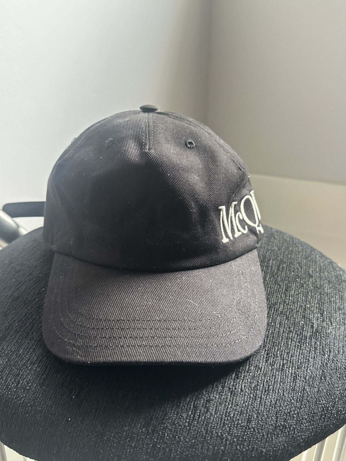 Alexander McQueen × Designer Alexander McQUEEN Baseball Hat (black) Size ONE SIZE - 2 Thumbnail