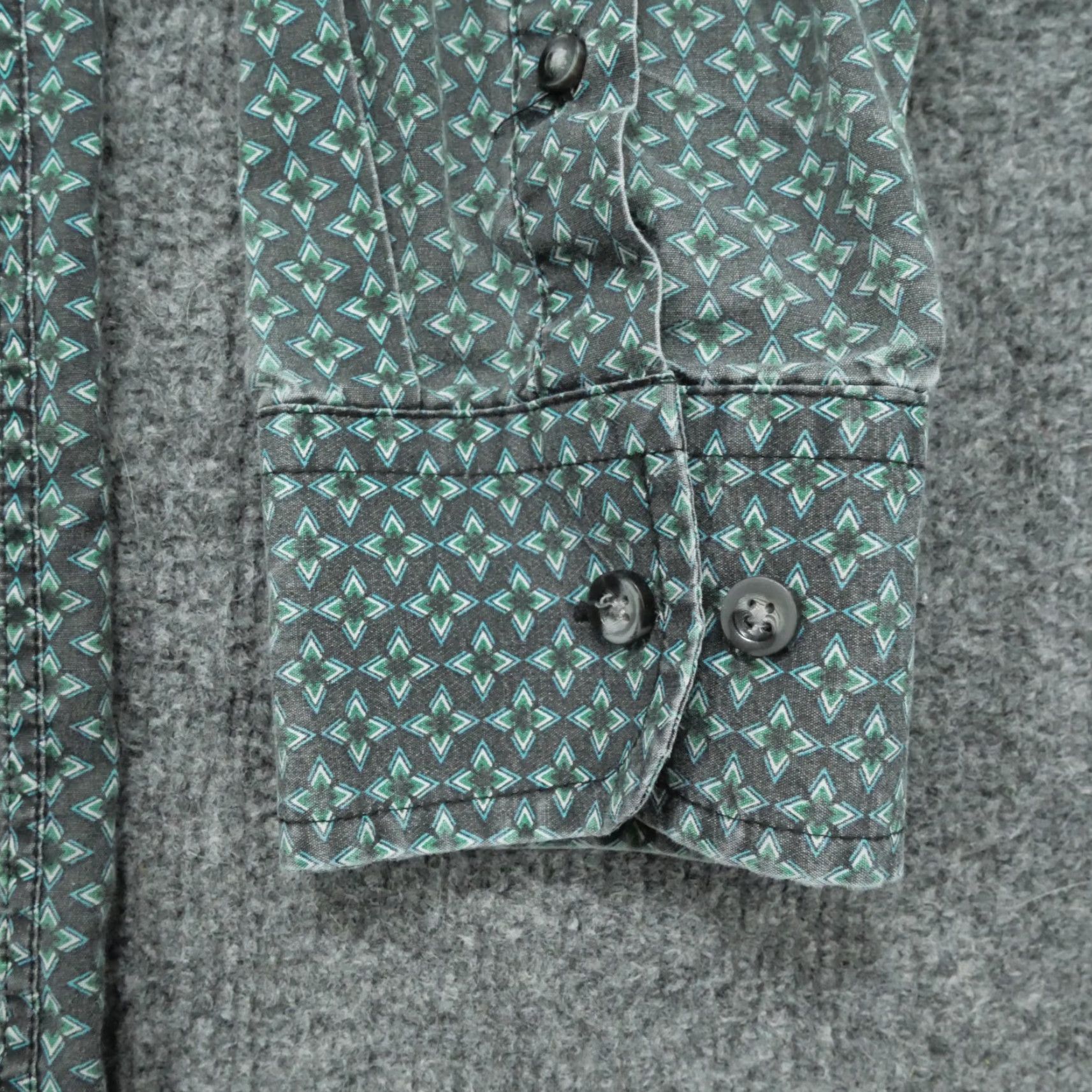 Wrangler VINTAGE Wrangler Shirt Mens 2XL Green Black Button Up Geometric Western 90s Mens Size US XXL / EU 58 / 5 - 2 Thumbnail
