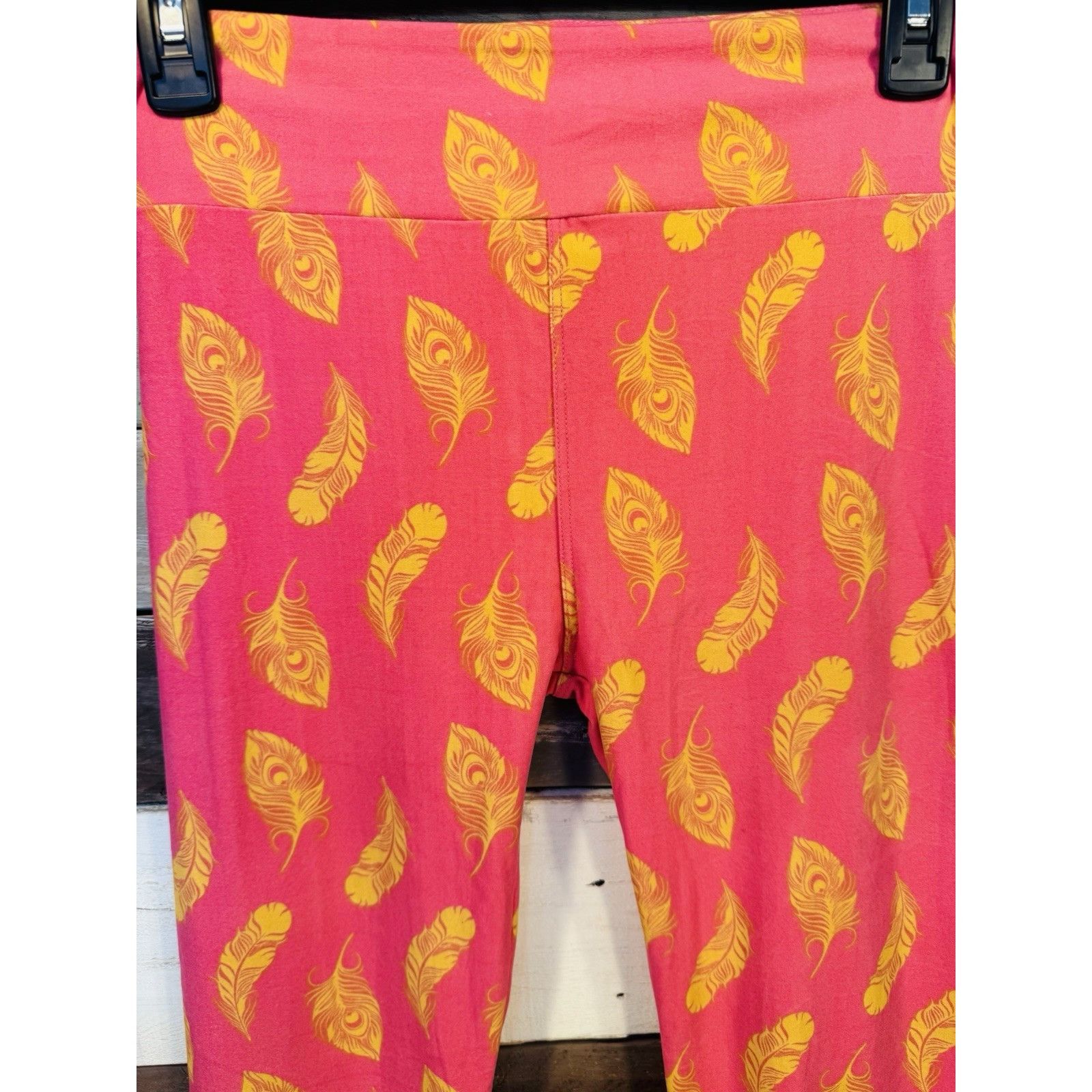 Other LuLaRoe Leggings OS One Size Pink Peacock Feathers Gently Us Size 29" - 3 Thumbnail