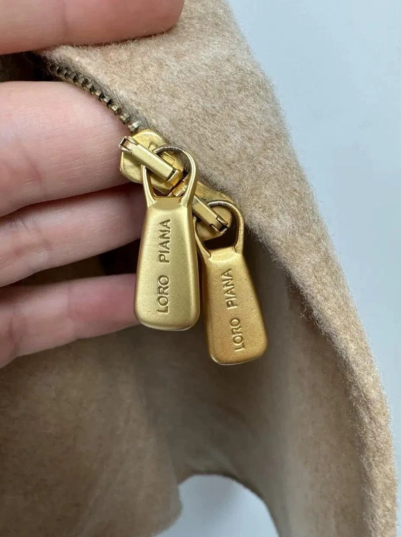 Loro Piana LORO PIANA She's wearing a cashmere cardigan Size S / US 4 / IT 40 - 8 Thumbnail