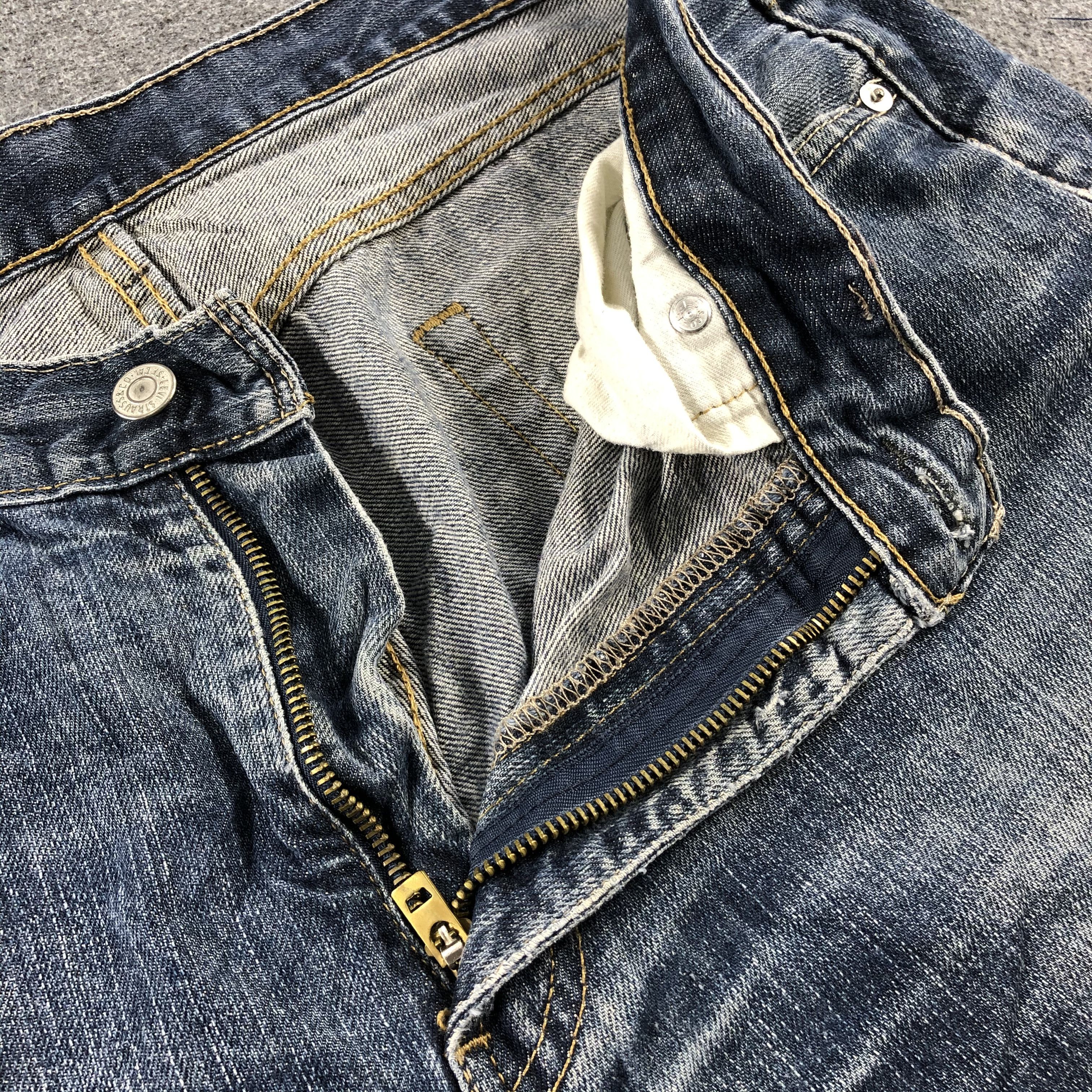 Levi's Vintage Faded Black Levis 514 Jeans-J2649 Size US 35 - 12 Thumbnail