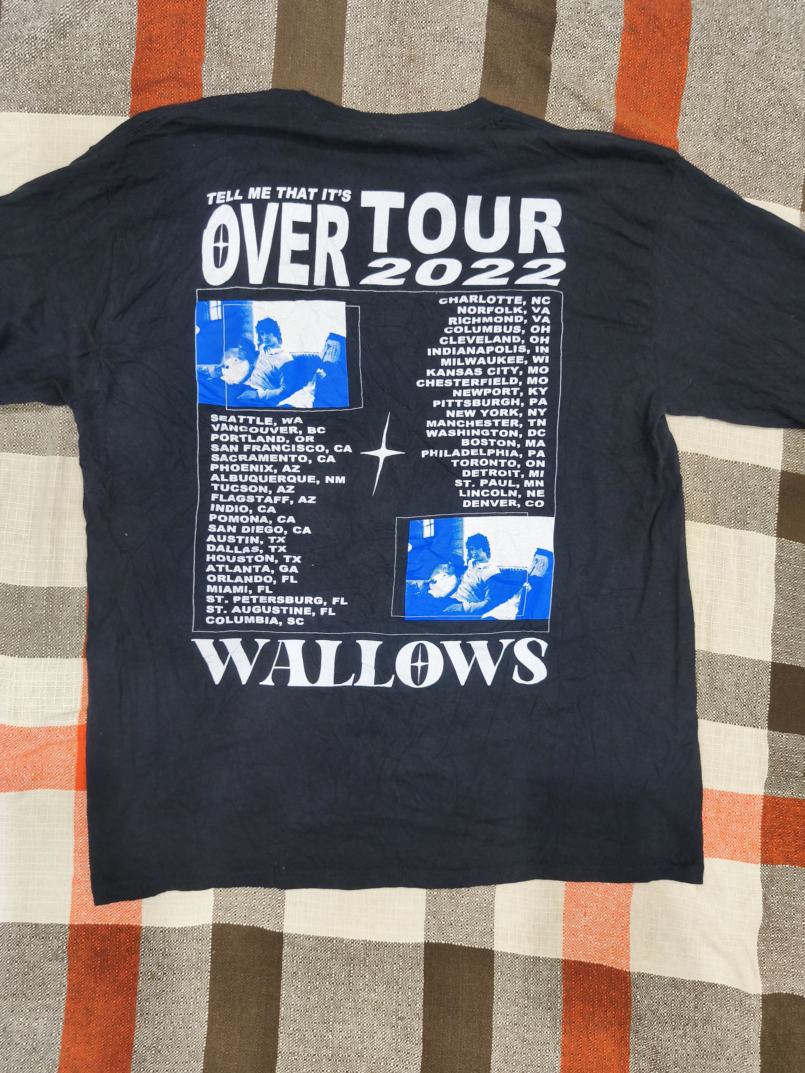 Band Tees Wallows tour 2022 tell me that it's over Large Size US L / EU 52-54 / 3 - 5 Thumbnail
