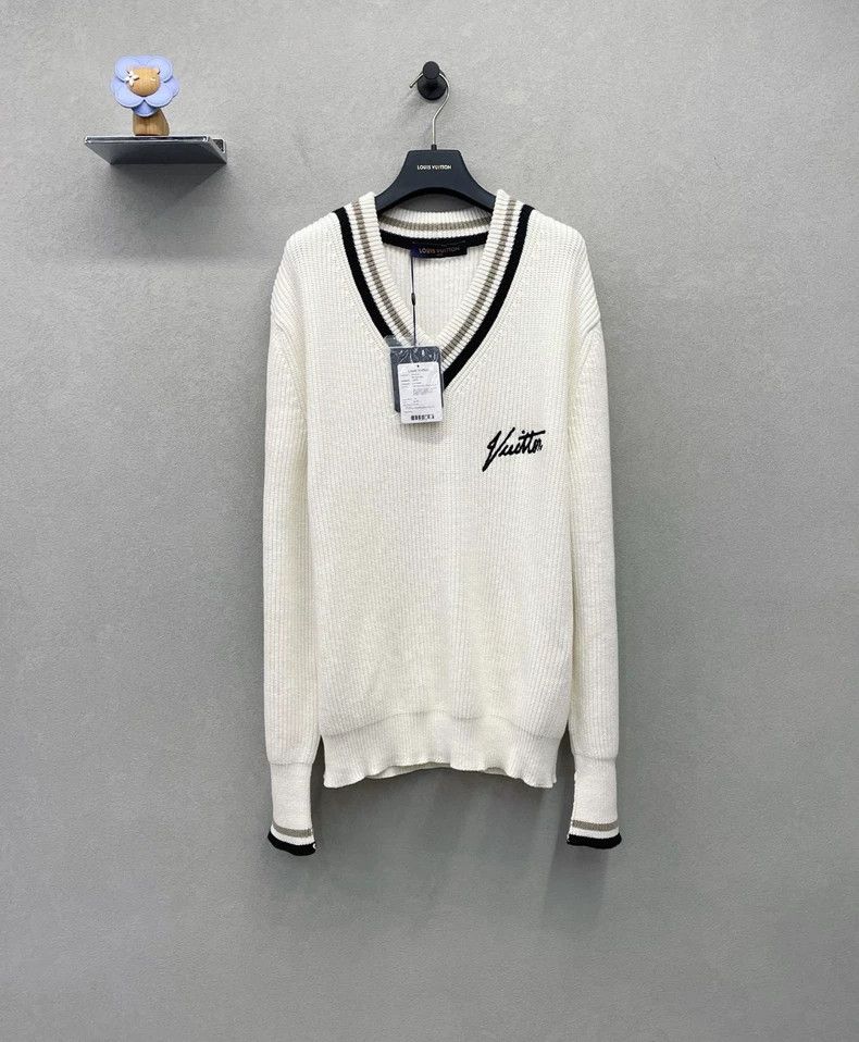 Louis Vuitton Louis Vuitton Beige V-Neck Knit Sweater - dmc Size US S / EU 44-46 / 1 - 1 Thumbnail