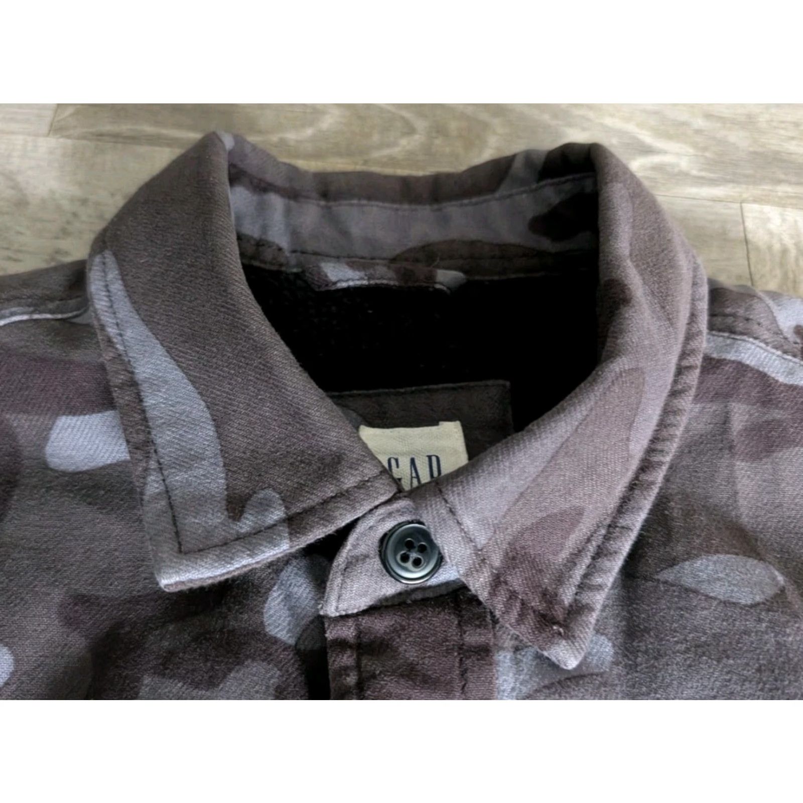 Gap Gap Men's Camo Sherpa Lined Button-Up Shirt Size S Black Gray Outdoor Casual Size US S / EU 44-46 / 1 - 6 Thumbnail