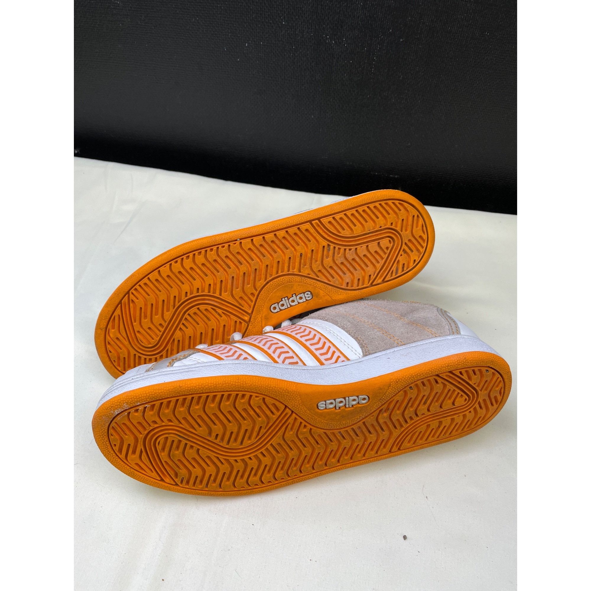 Adidas Adidas Men's White/Orange Sneakers /Shoes Size 6 SKU 5703 Size US 6 / EU 39 - 7 Thumbnail