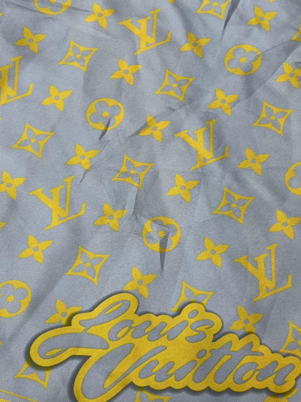 Louis Vuitton Louis Vuitton Monogram Glow Bandana Size ONE SIZE - 5 Thumbnail