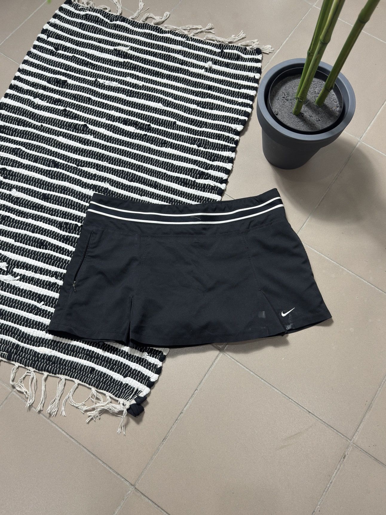Nike VINTAGE NIKE 2000s TENNIS MINI SKIRT SHORTS Size 30" / US 8 / IT 44 - 1 Thumbnail