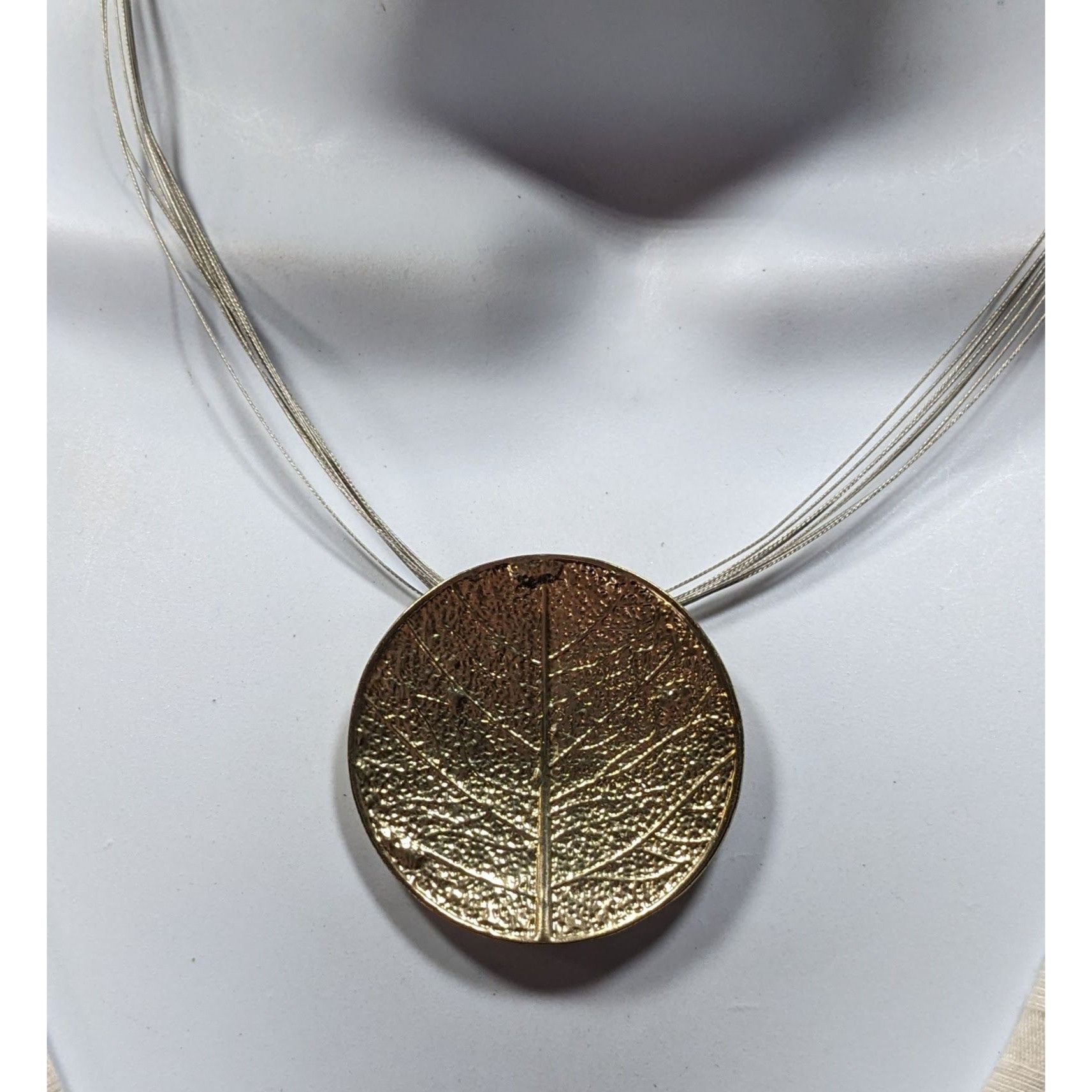 Other Caracol Leaf Embossed Gold Tone Pendant Necklace Size ONE SIZE - 5 Thumbnail