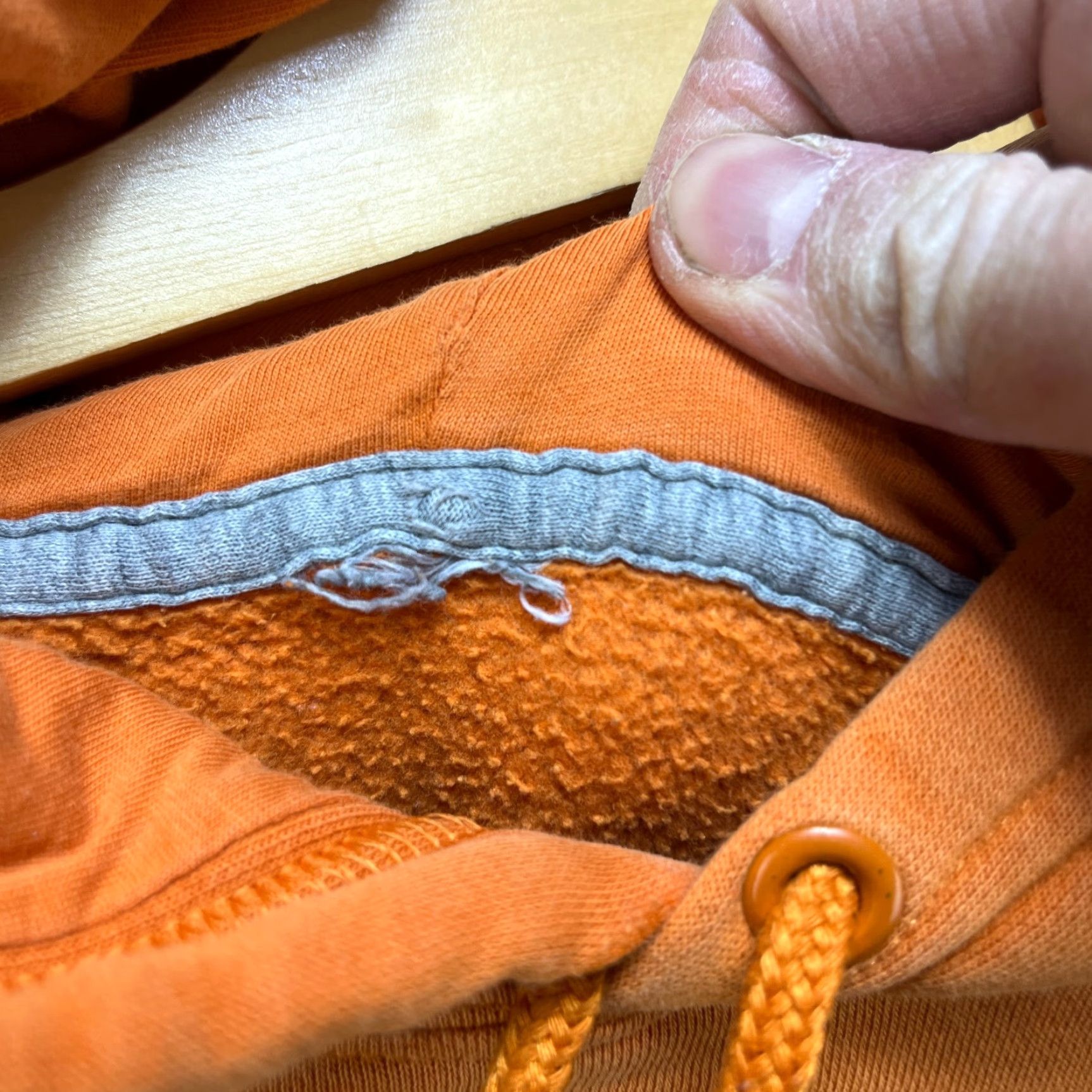 Nike VINTAGE Nike Embroidered Logo Hoodie 2XL Men Orange Size US XXL / EU 58 / 5 - 4 Thumbnail