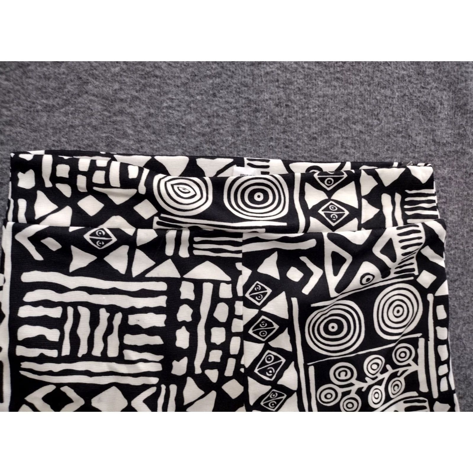 Vintage Codigo Women's Black and White Aztec Print Mini Chino Shorts Preppy Size L Size 36" / US 14 / IT 50 - 3 Thumbnail