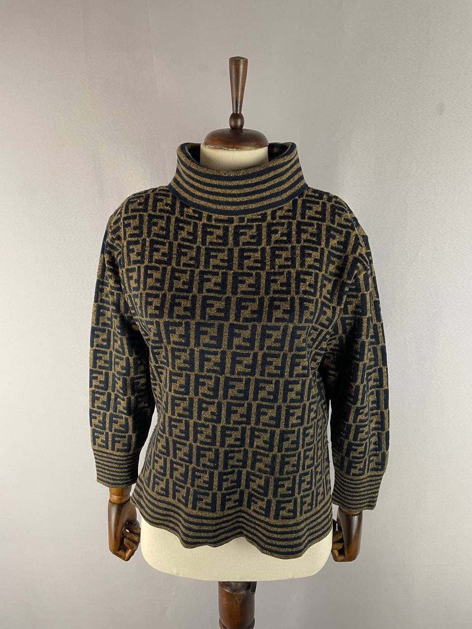 Fendi Fendi Vintage Sweater Monogram Size M / US 6-8 / IT 42-44 - 1 Thumbnail